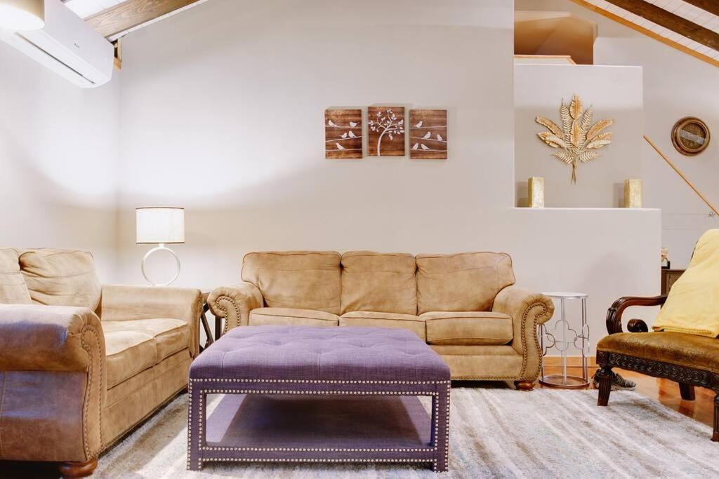 RelaxingRejuvenating 4BR 3 and half BA cabin Munds Park view 3