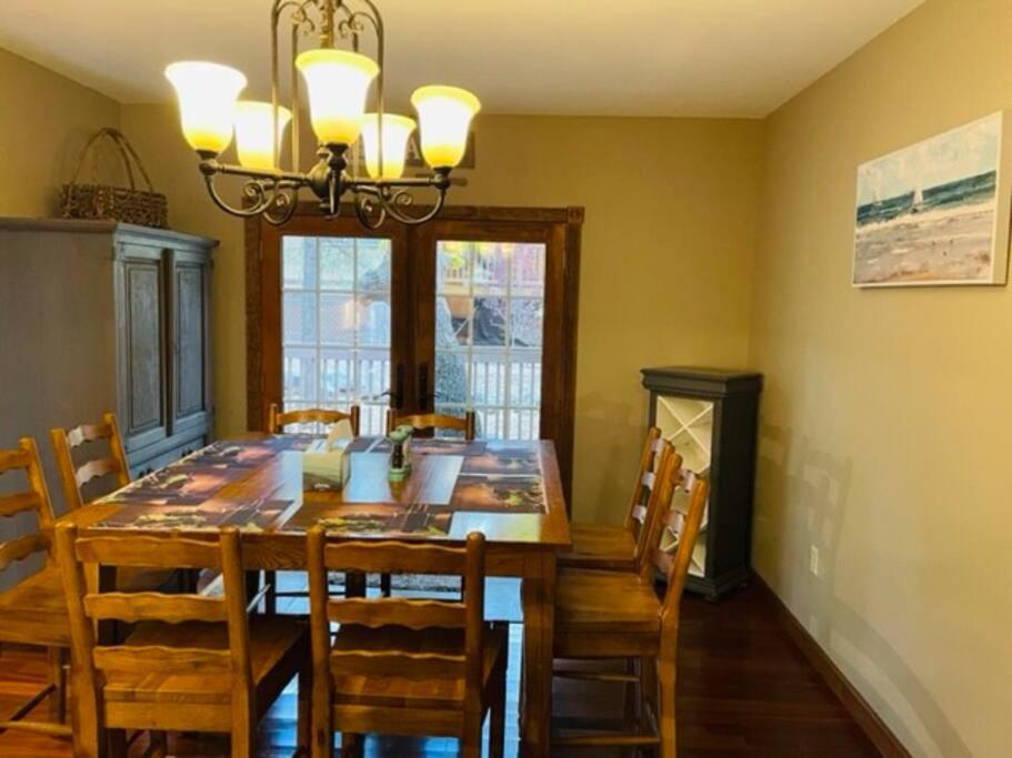 RelaxingRejuvenating 4BR 3 and half BA cabin Munds Park view 5