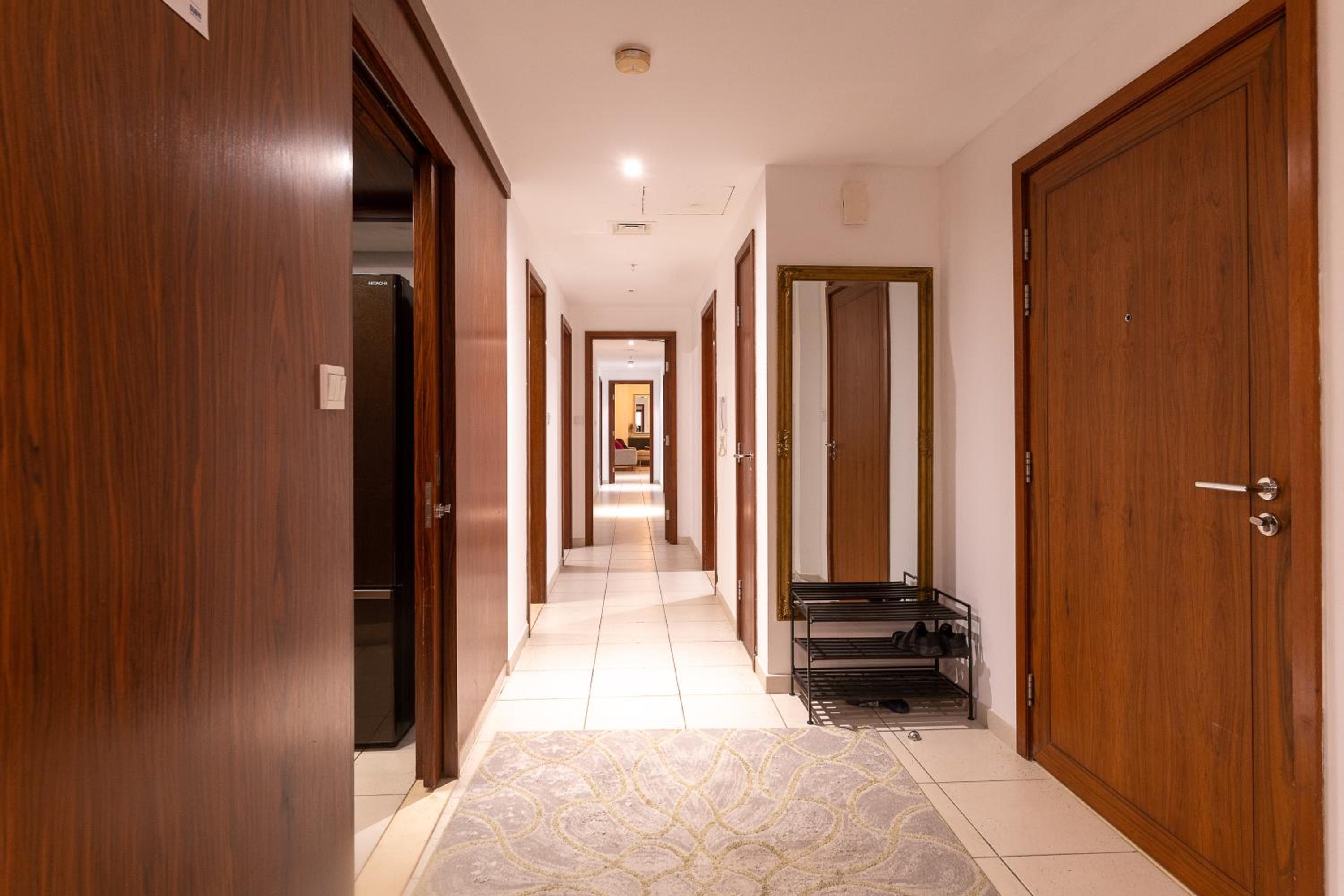 Spectacular Burj & Fountain View - Luxurious 3 Bedrooms & Maids room - The Residences