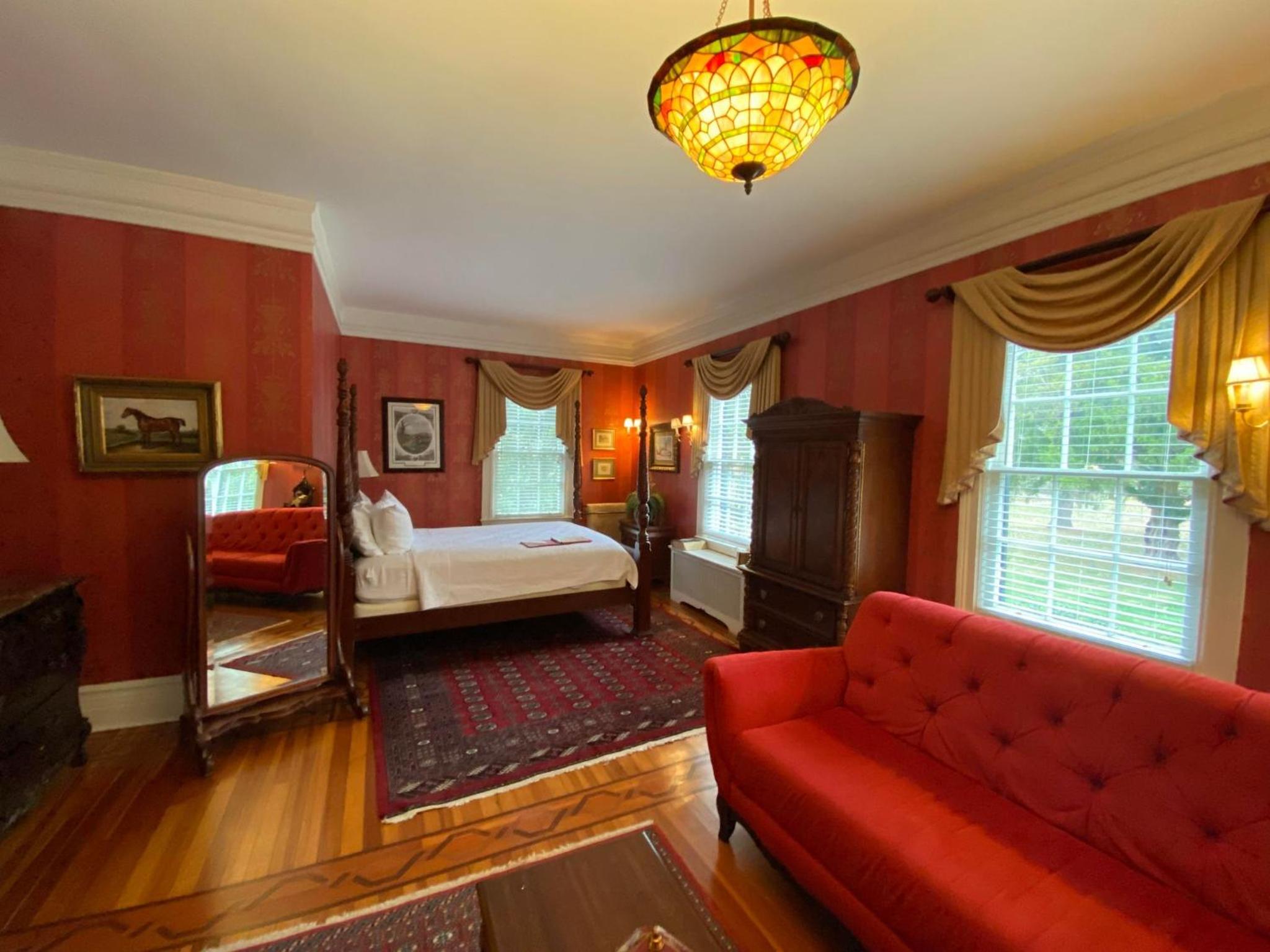 Historic Rosemont Manor - Property Image 3