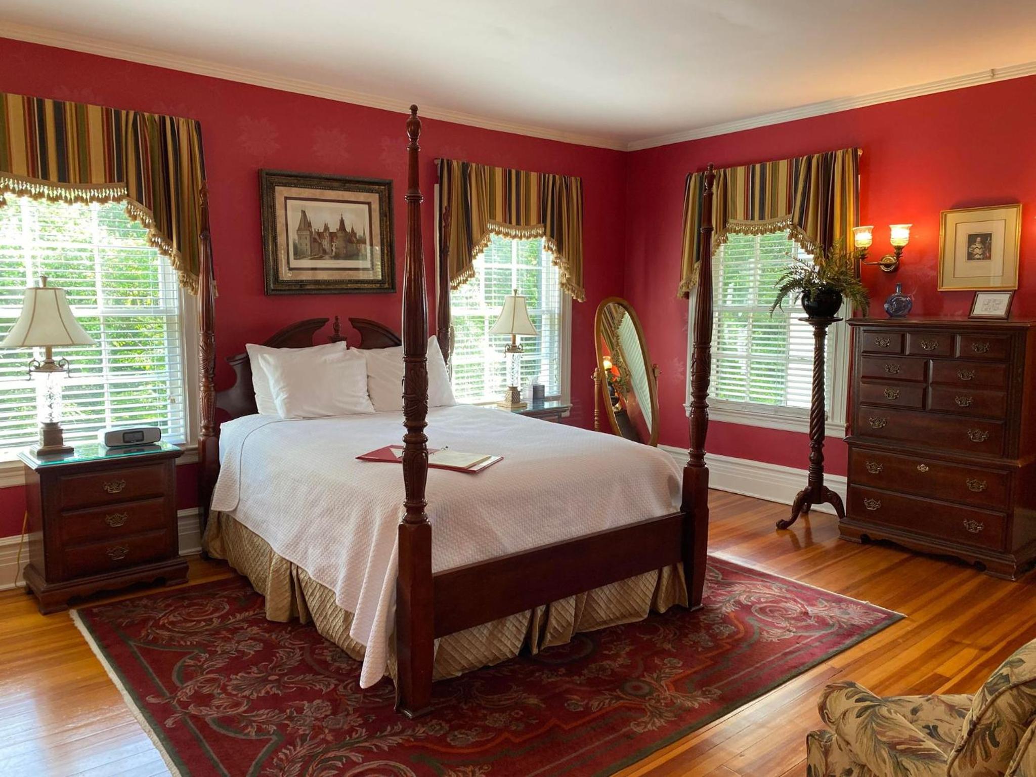 Historic Rosemont Manor - Property Image 11