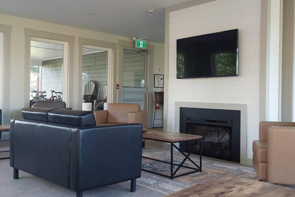 Beautiful vacation home with waterview. view 2