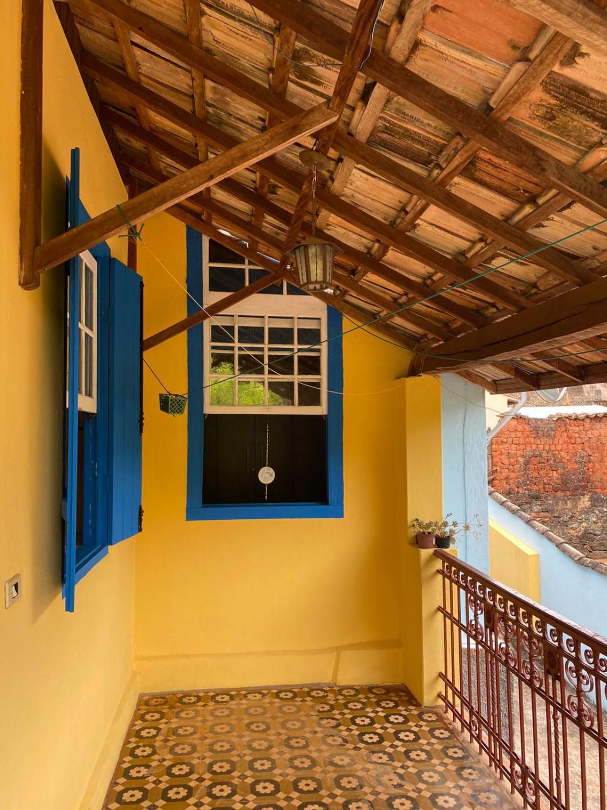 Casa estilo colonial, no Centro de Aiuruoca-MG.