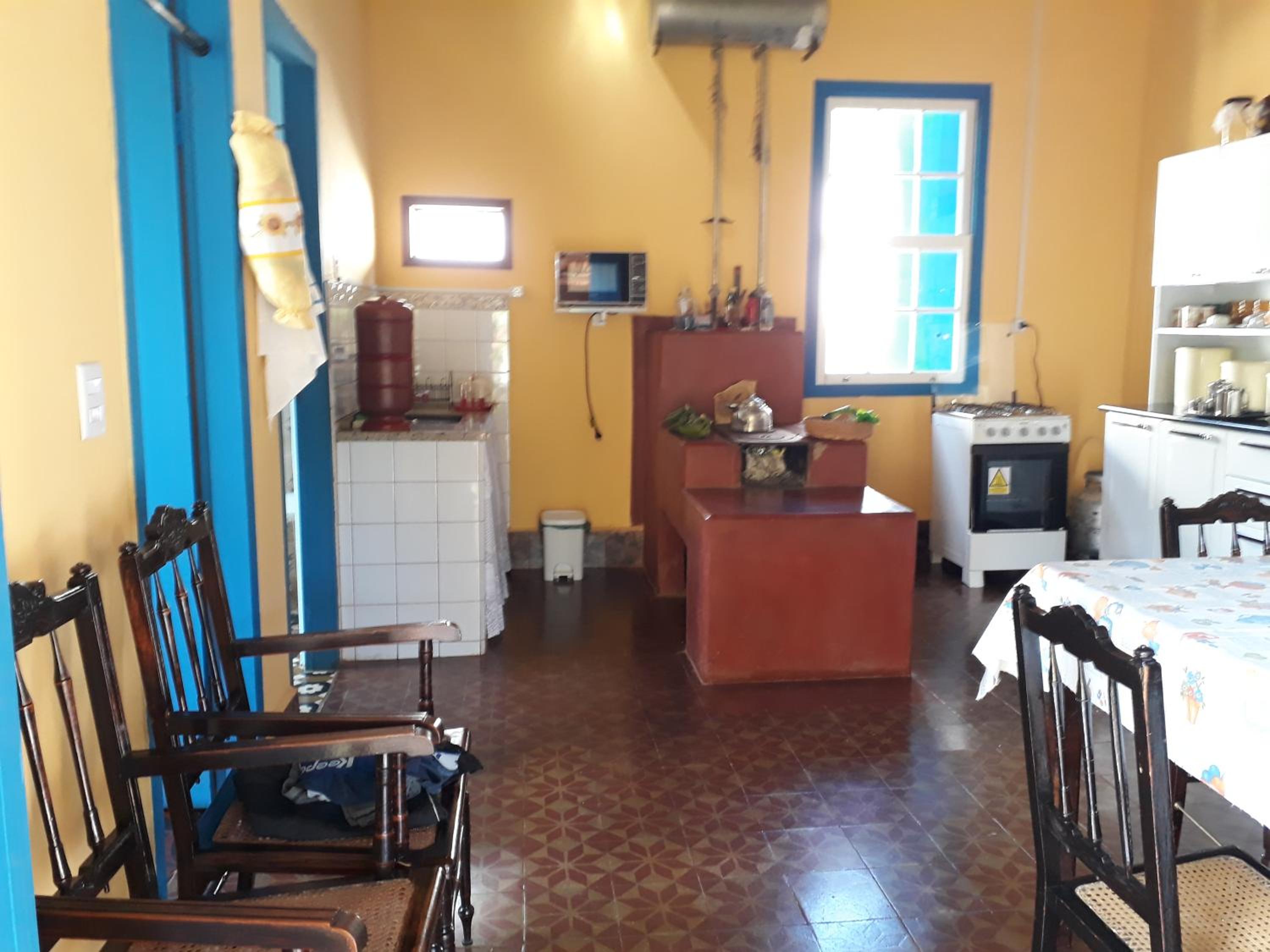 Casa estilo colonial, no Centro de Aiuruoca-MG.