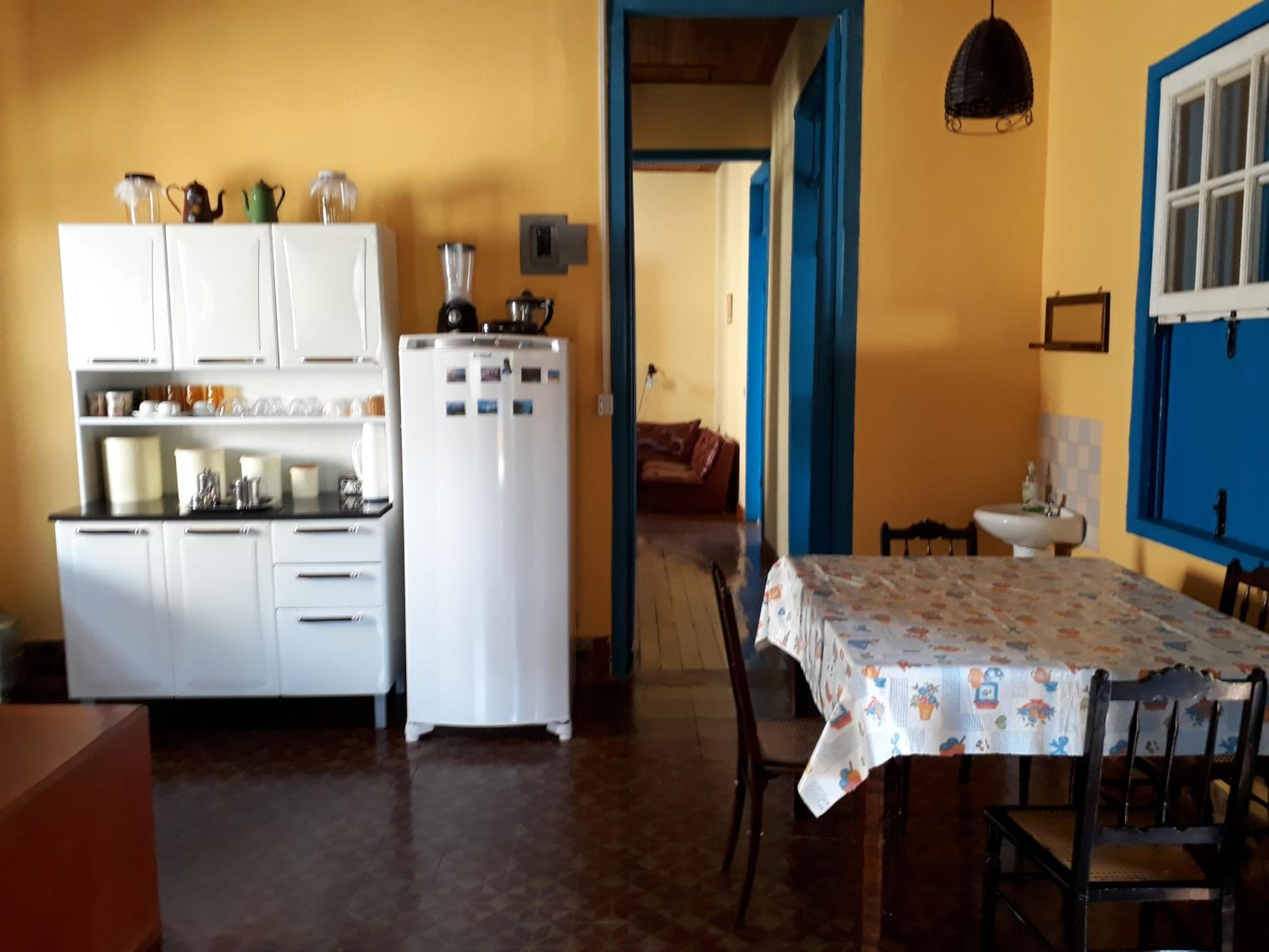 Casa estilo colonial, no Centro de Aiuruoca-MG.
