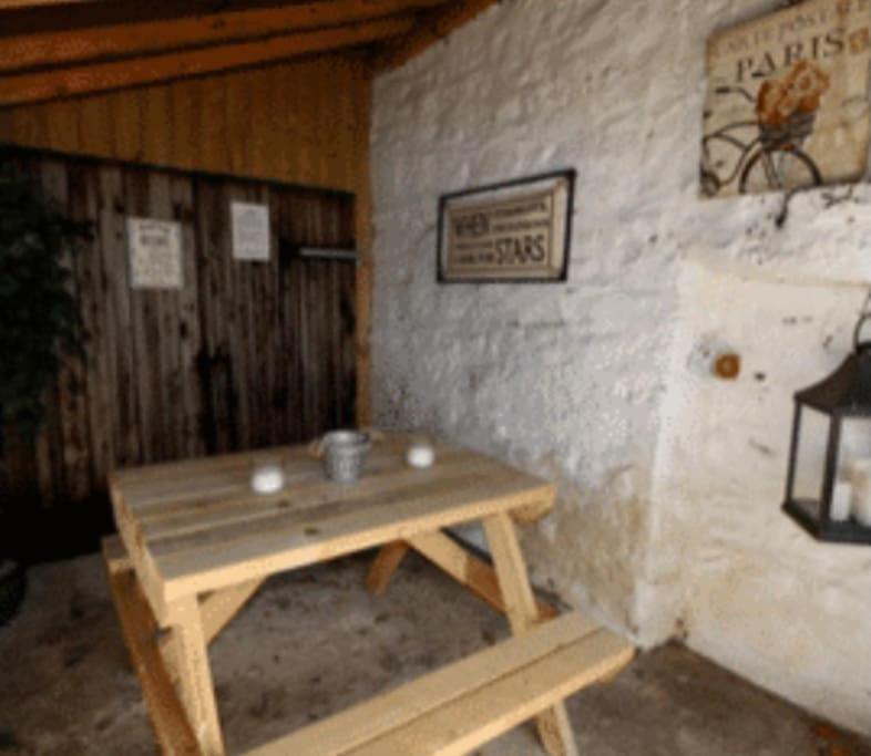 Cosy Cottage Real Fire Nearby Pub Garden Parking view 2