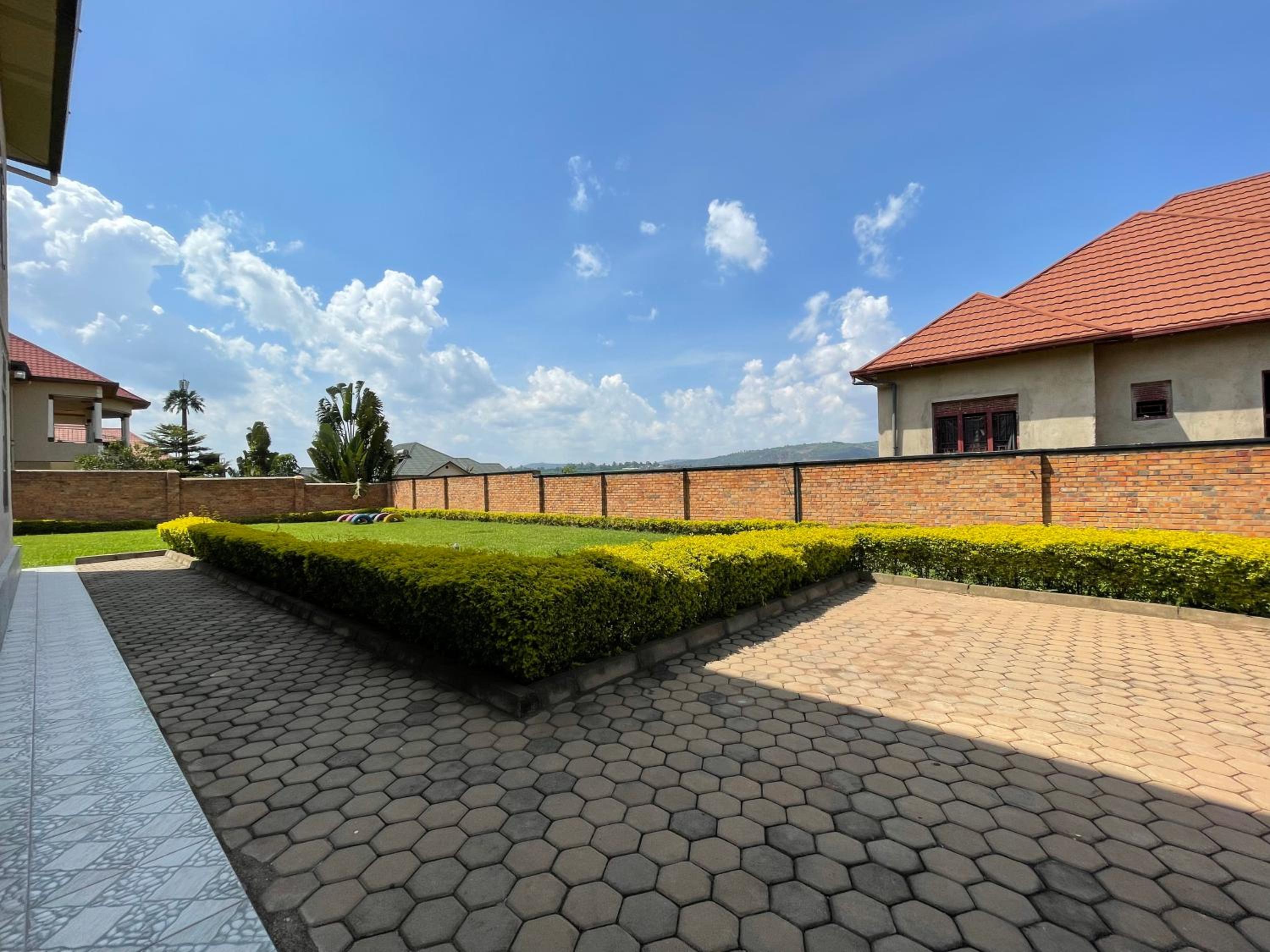 Captivating 7-Bed House in Kigali Rwanda view 2