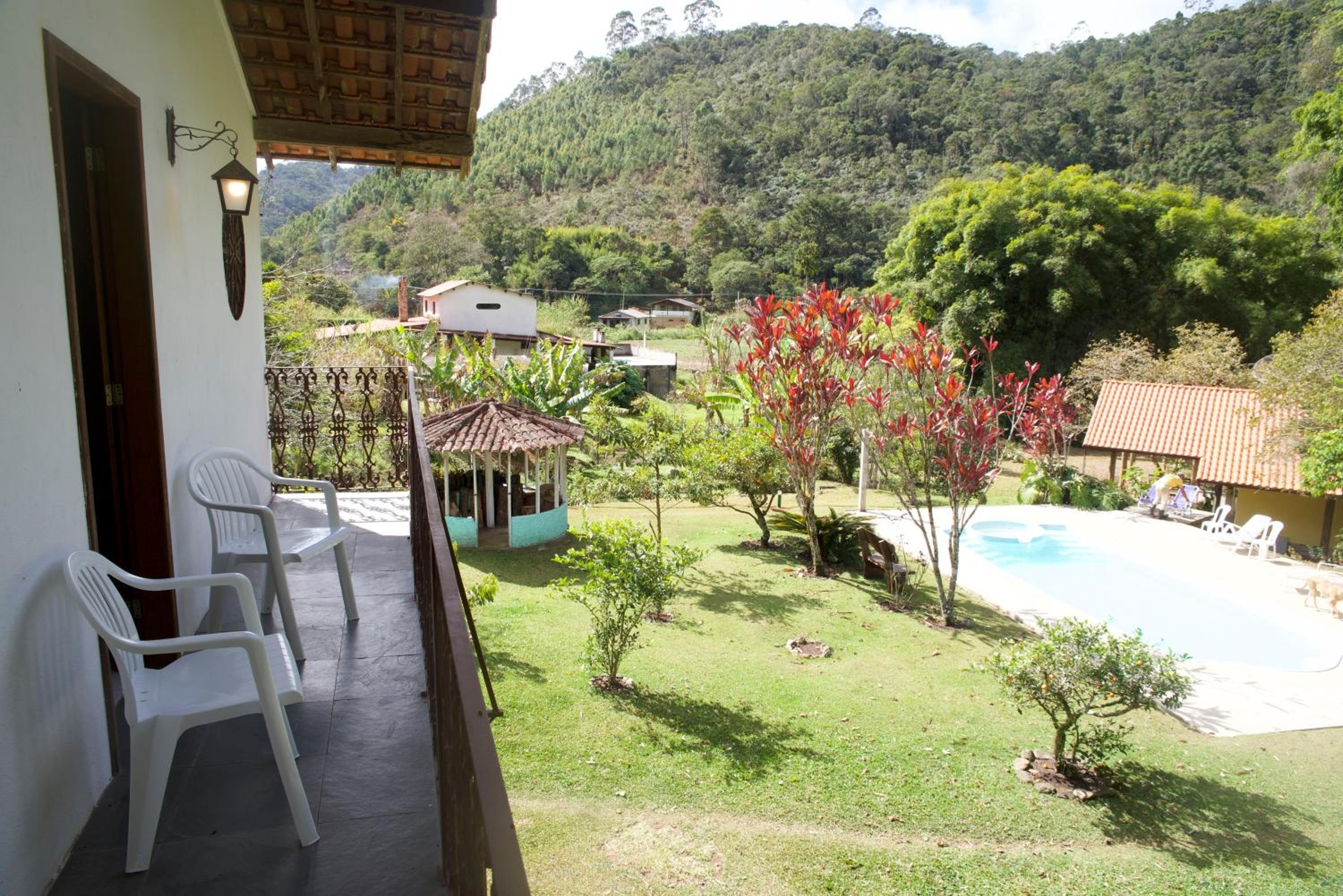 Casa em Friburgo com piscina, lareira, 1 suíte e 1 quarto