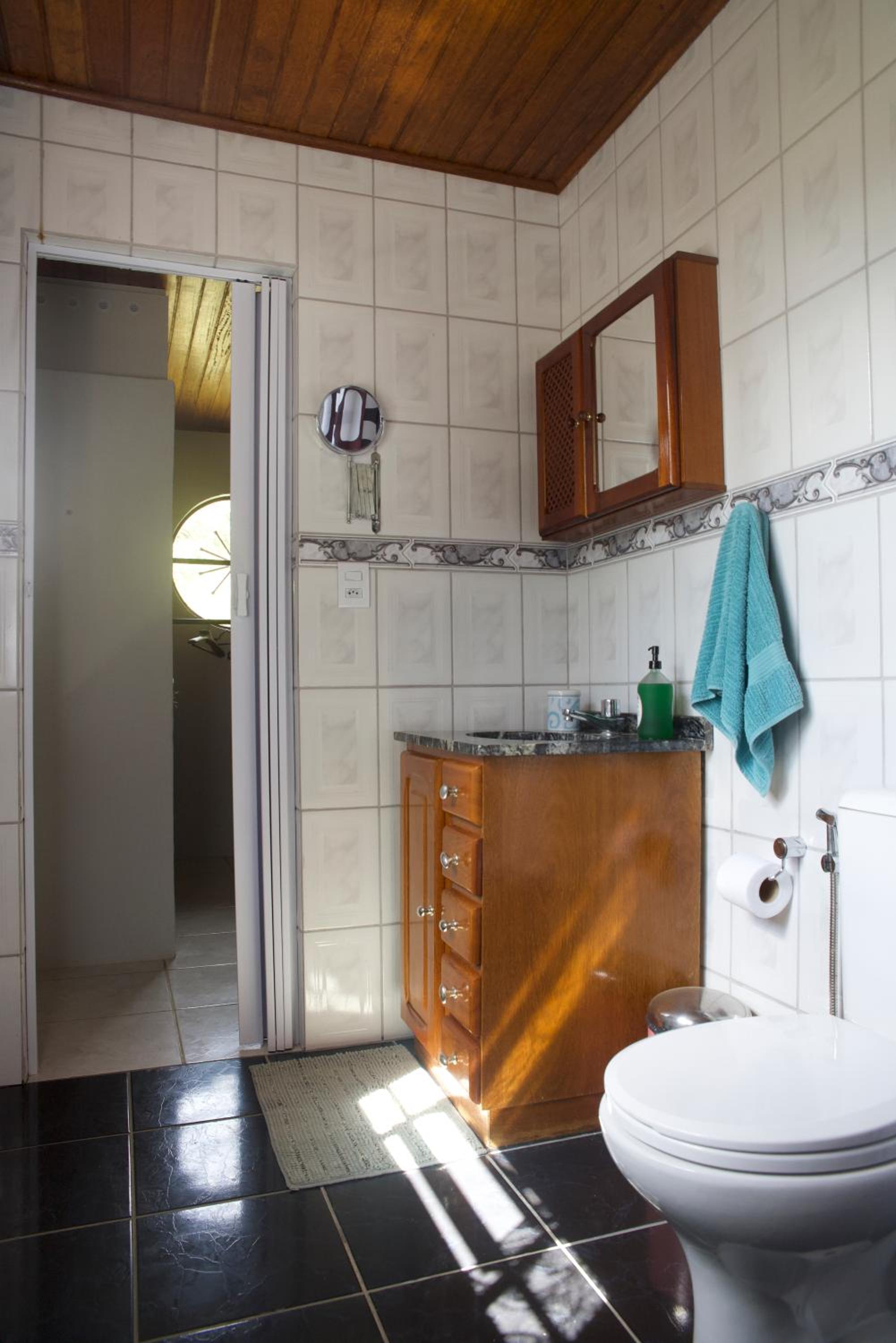 Casa em Friburgo com piscina, lareira, 1 suíte e 1 quarto