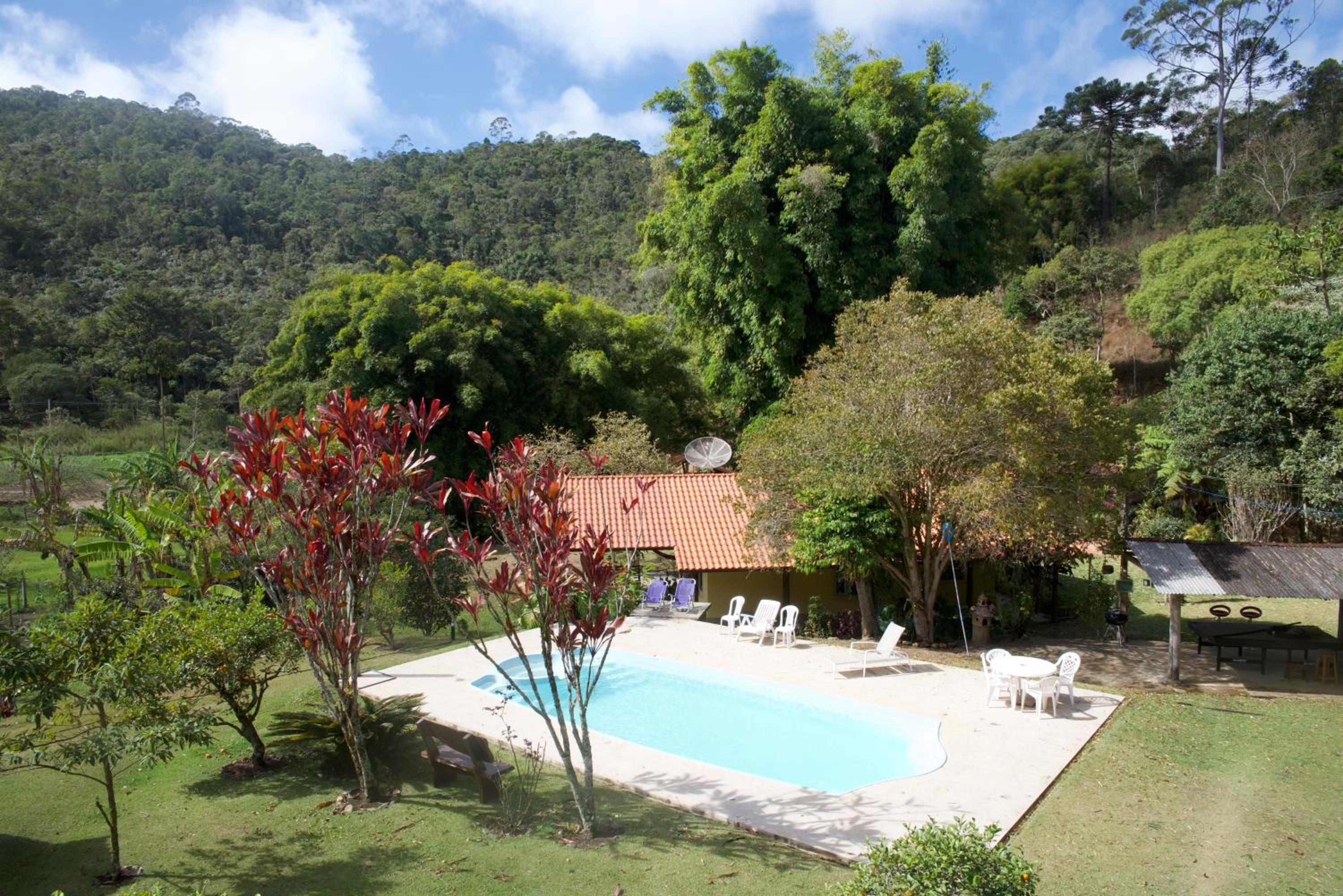 Casa em Friburgo com piscina, lareira, 1 suíte e 1 quarto