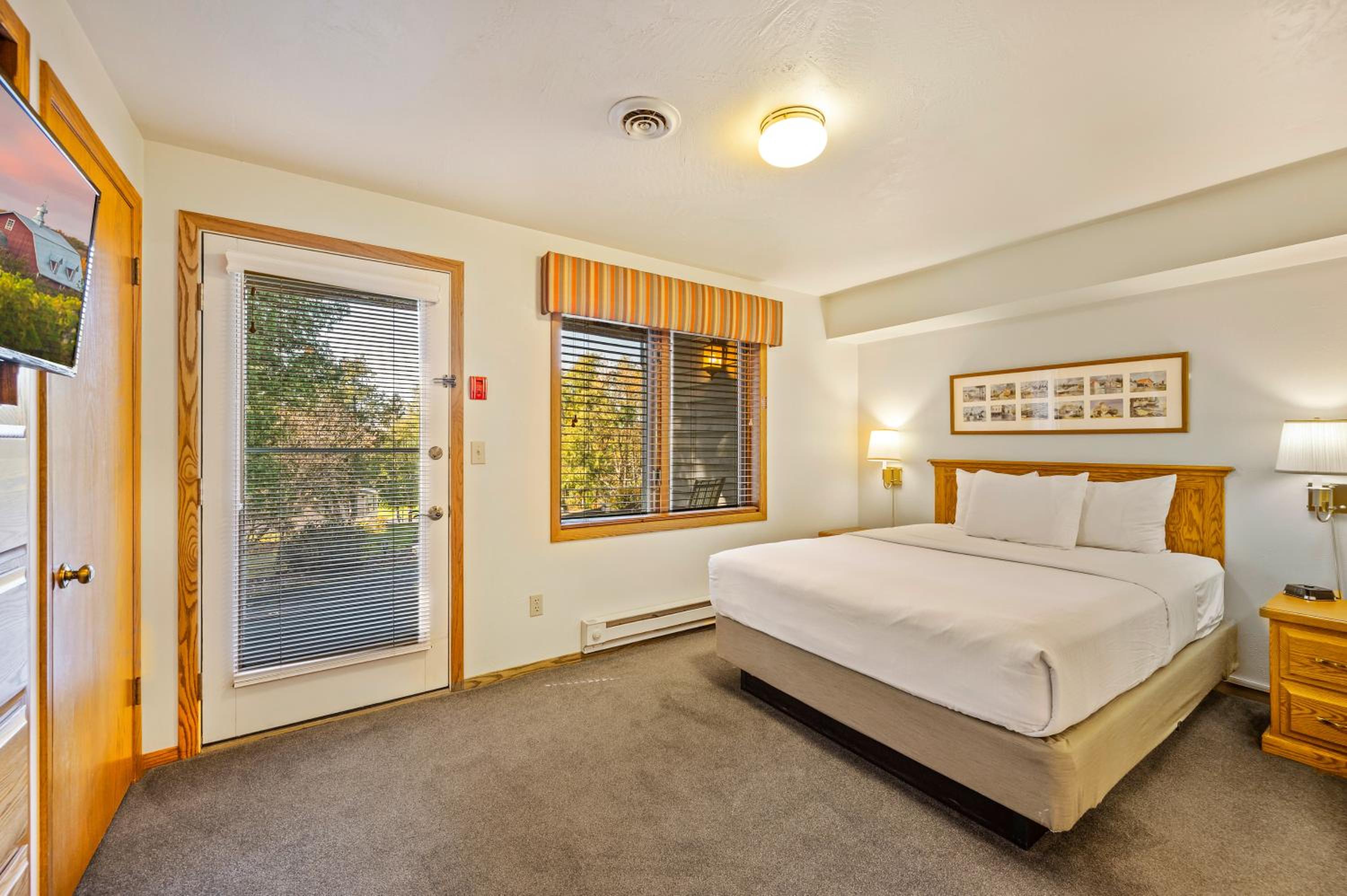 Evergreen Hill Condominiums