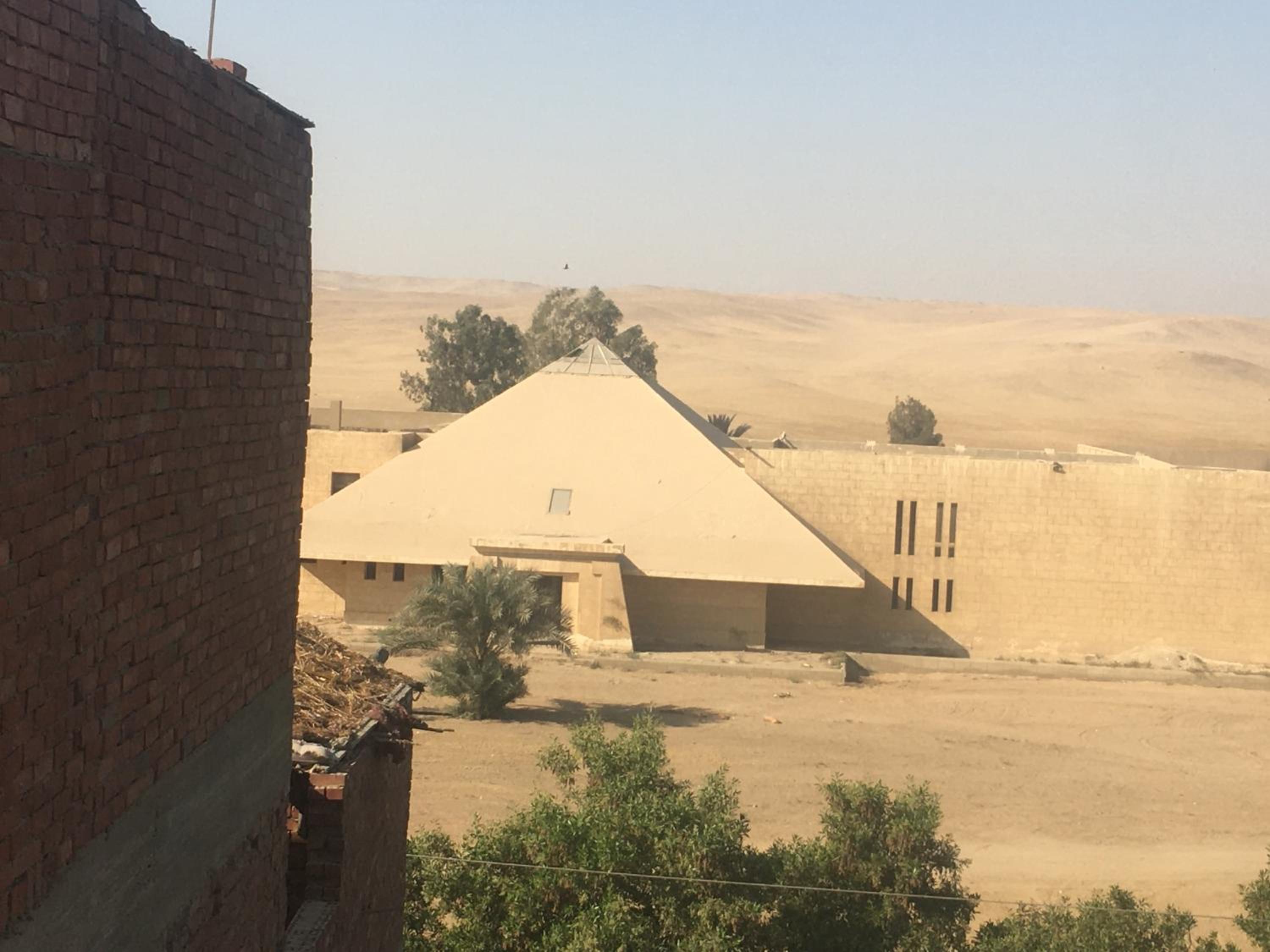 Sakkara pyramid inn hotel