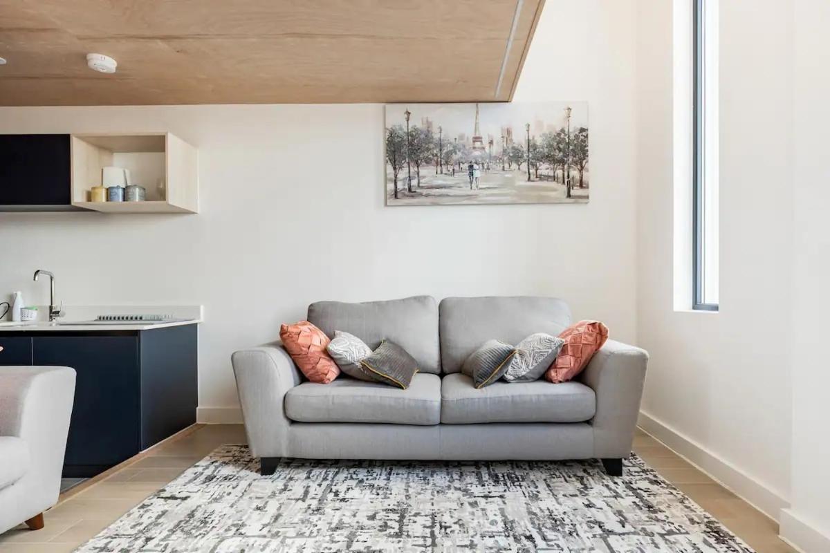 Two Bedrooms Exquisite En-Suite Apartment Deansgate view 3
