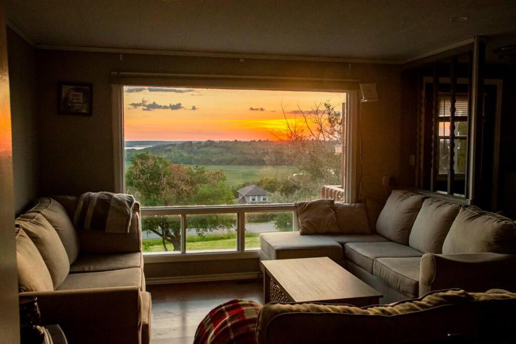 Cozy Sunset Cottage Overlooking Rice Lake