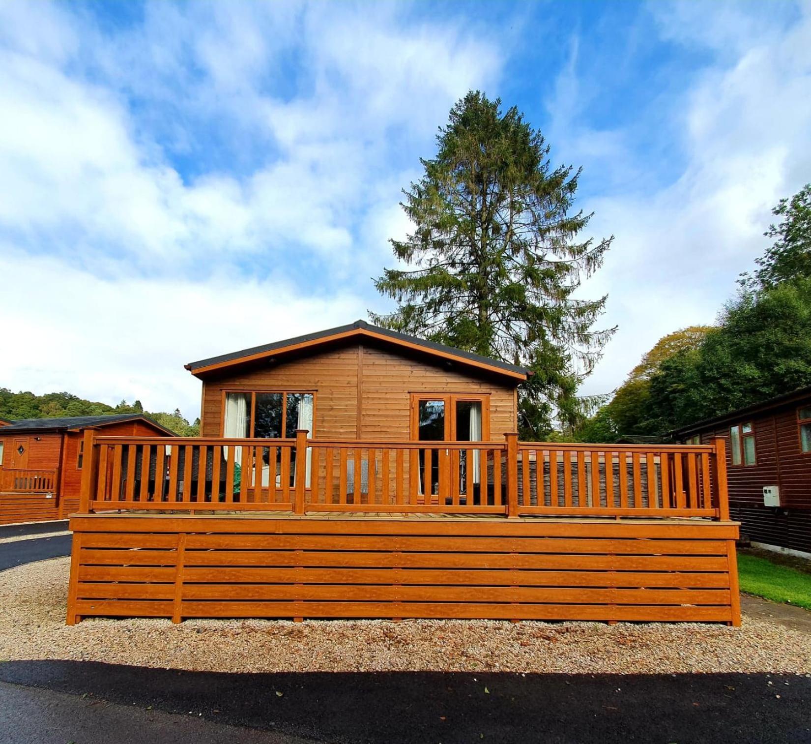 Hotel Stunning Lodge With Hot Tub On Lake Windermere