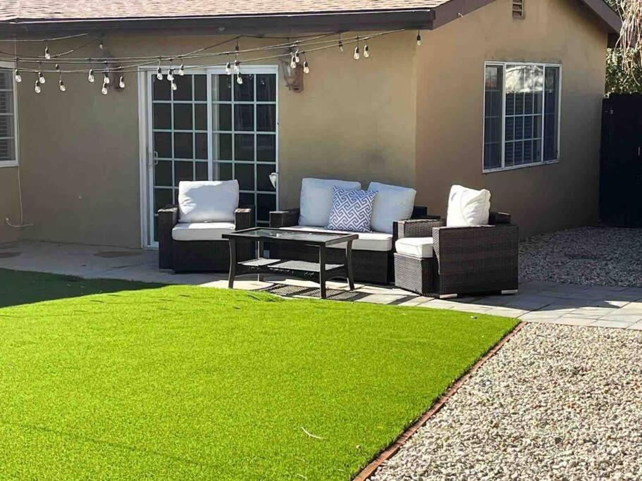Woodland Hills 3 bedroom w/ pool and spa