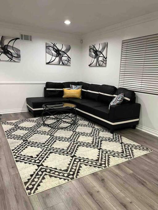 Woodland Hills 3 bedroom w/ pool and spa