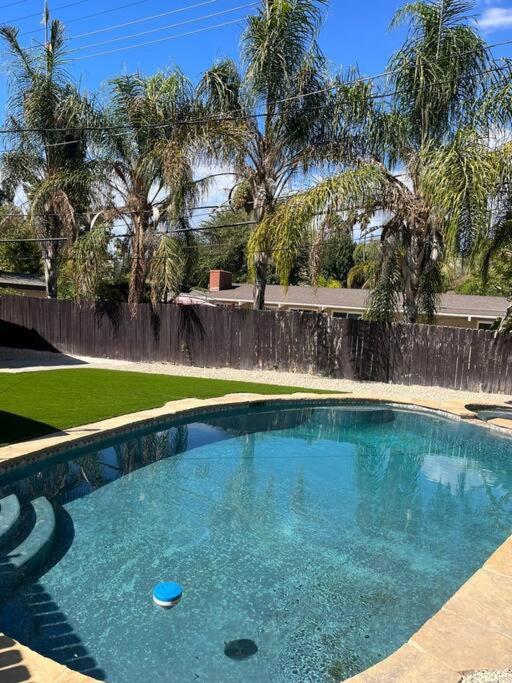 Woodland Hills 3 bedroom w/ pool and spa