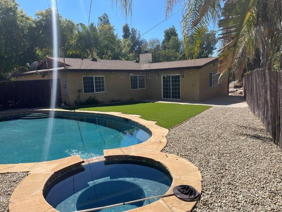 Woodland Hills 3 bedroom w/ pool and spa