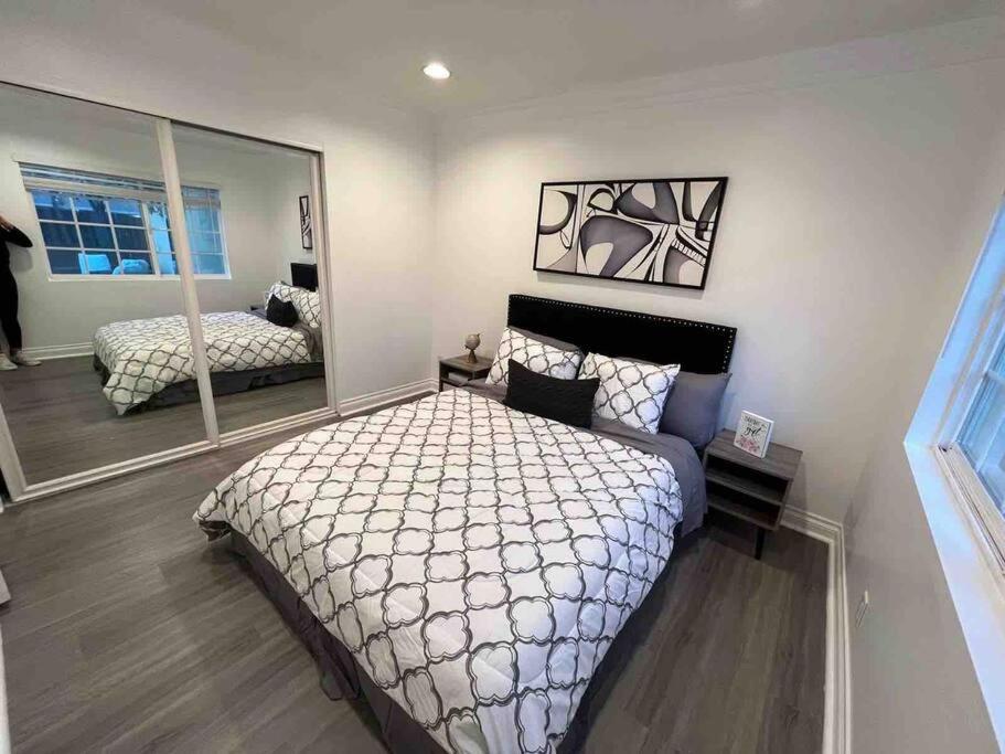 Woodland Hills 3 bedroom w/ pool and spa