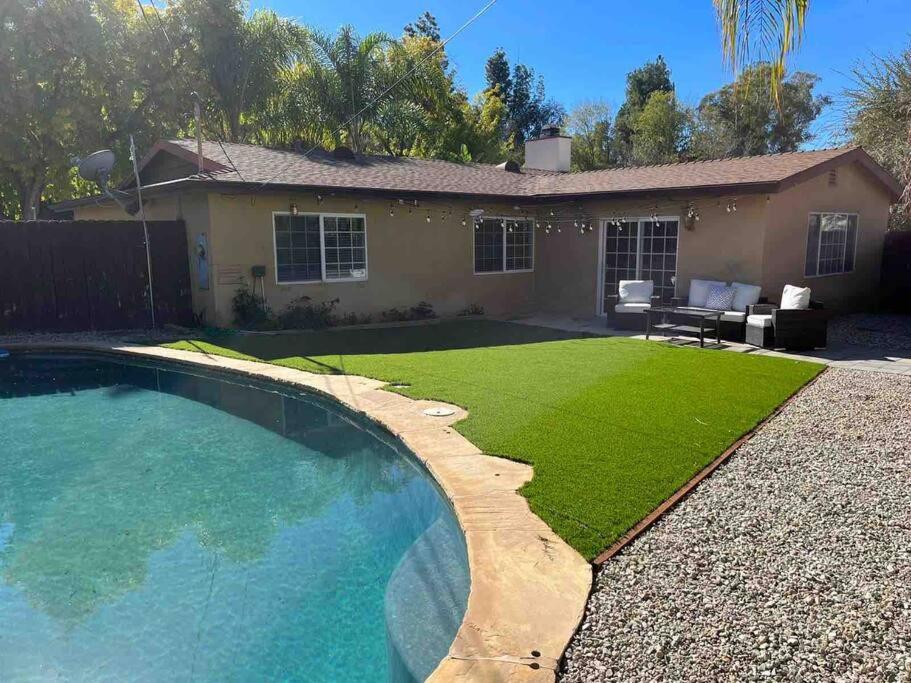 Woodland Hills 3 bedroom w/ pool and spa