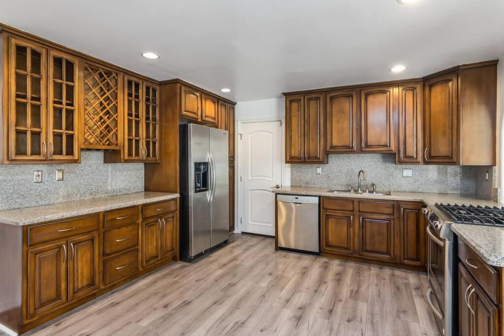 Woodland Hills 3 bedroom w/ pool and spa