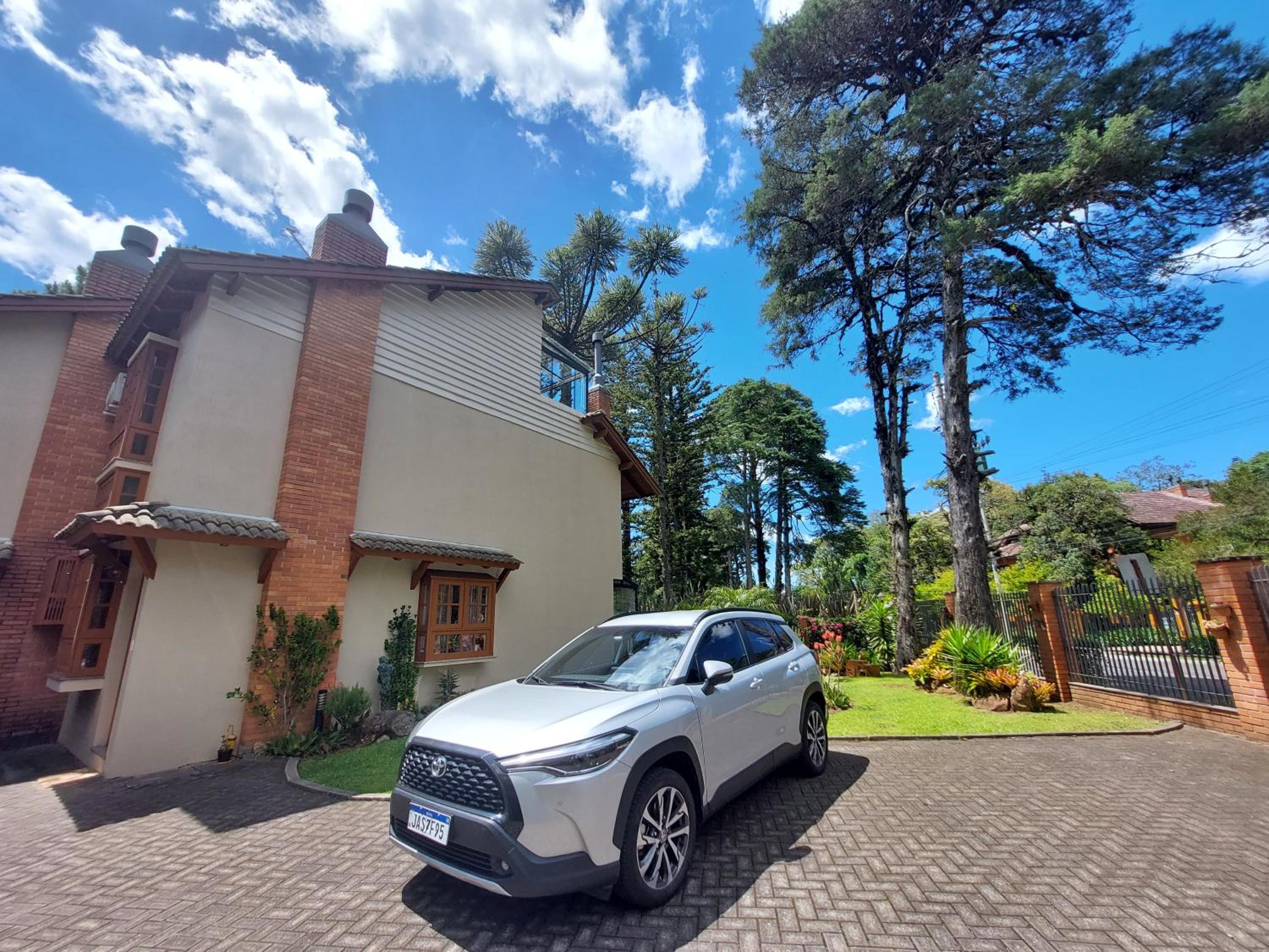 Hotel Incrível Casa com Hidro-bikes-centro de Gramado 3Q - Image 1