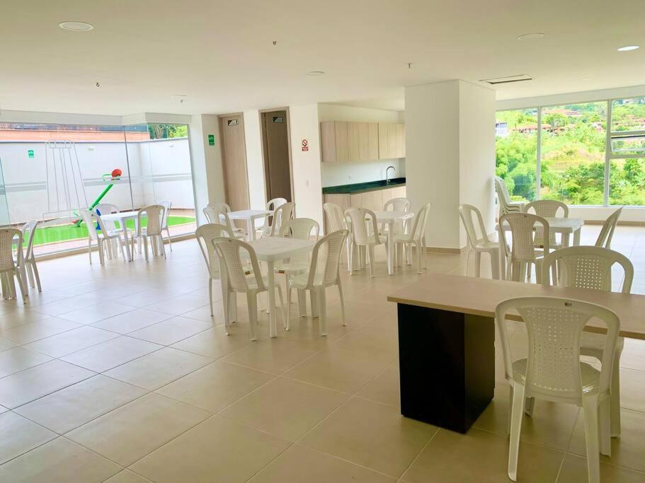 CE20 Excepcional Apartamento Piscina y parqueadero