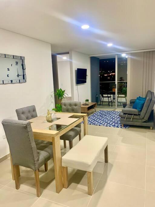 CE20 Excepcional Apartamento Piscina y parqueadero