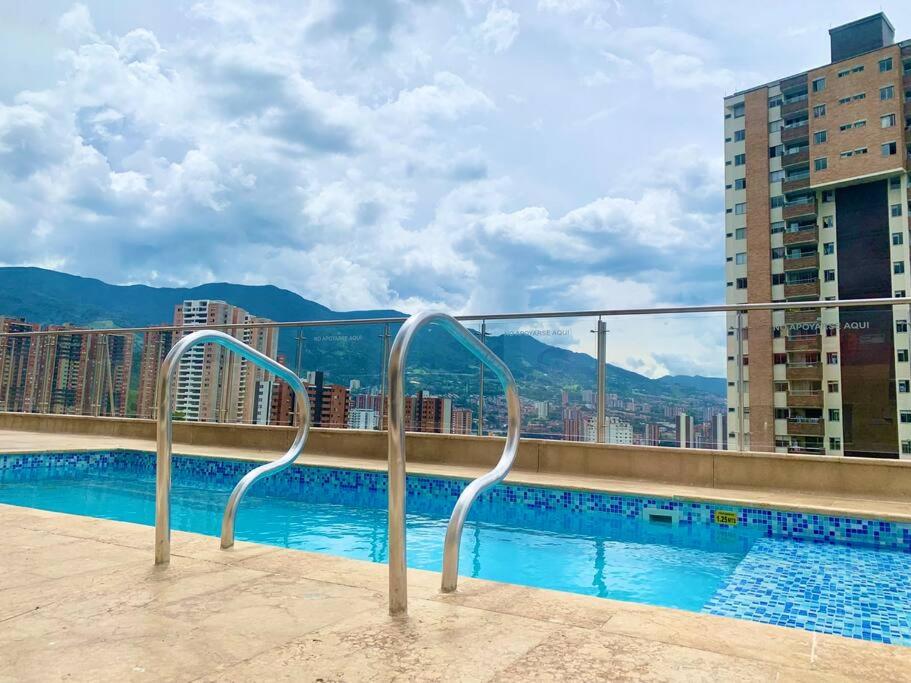 CE20 Excepcional Apartamento Piscina y parqueadero