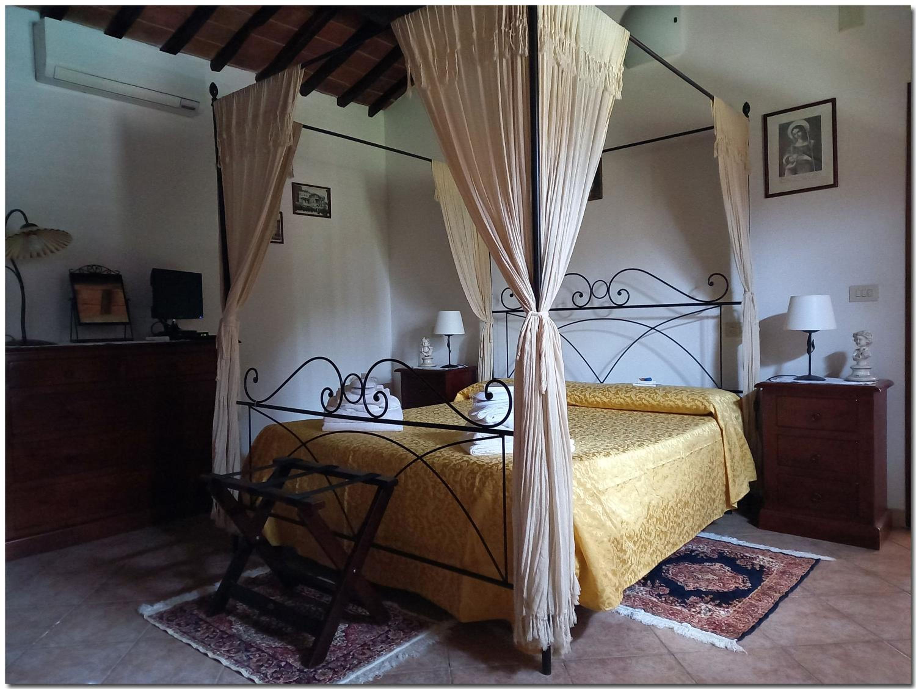 Cortona Vacations - Villino Cortona - holiday home with pool, wifi and Ac, based in Tuscany - Property Image 17