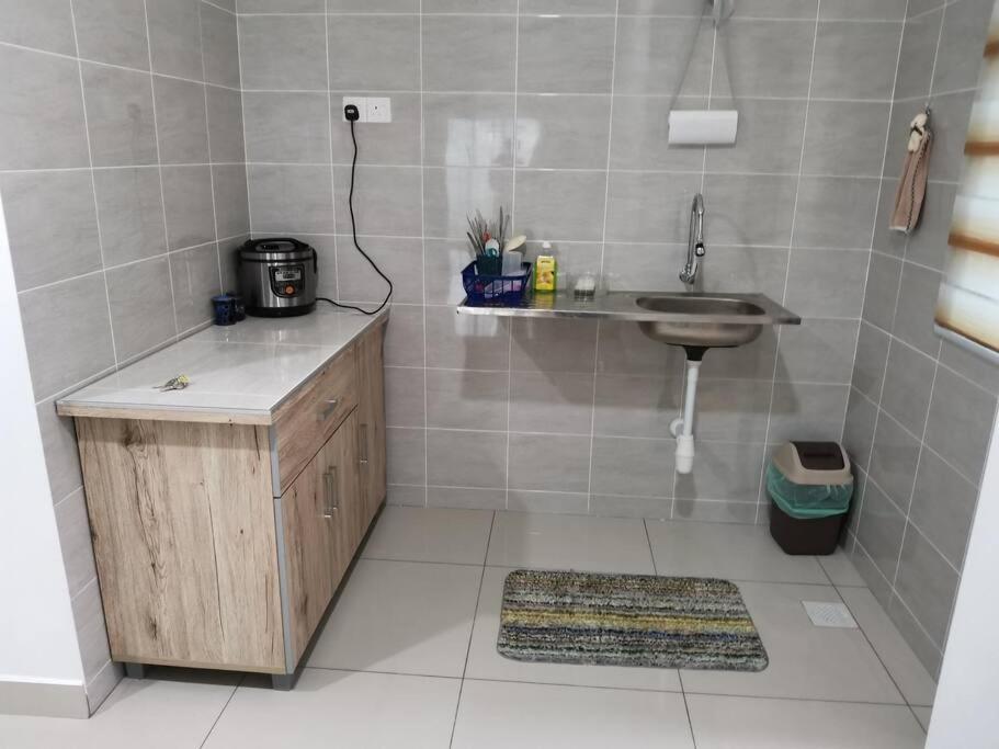 Zanra Homestay at Residensi Zamrud Blok B photo 8