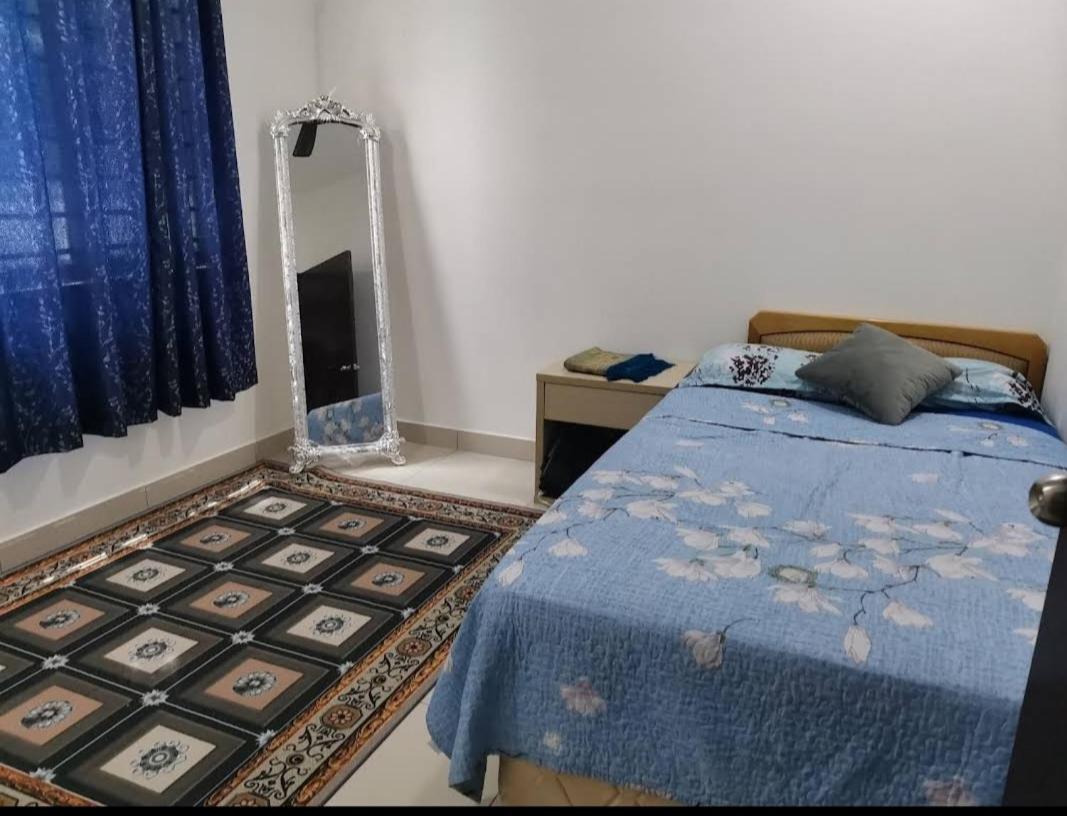 Zanra Homestay at Residensi Zamrud Blok B photo 2