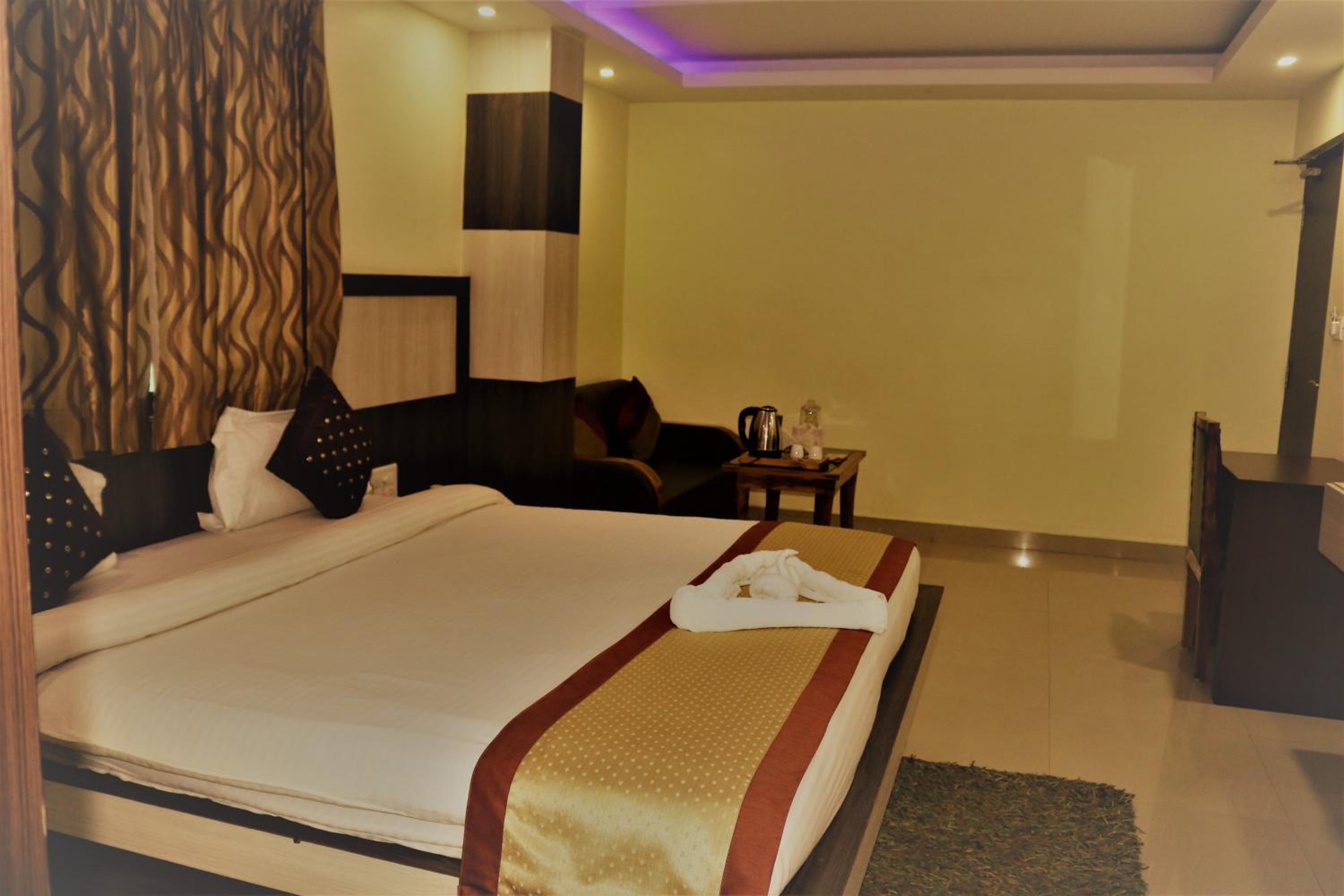 Hotel Vaishnavi Heights view 3