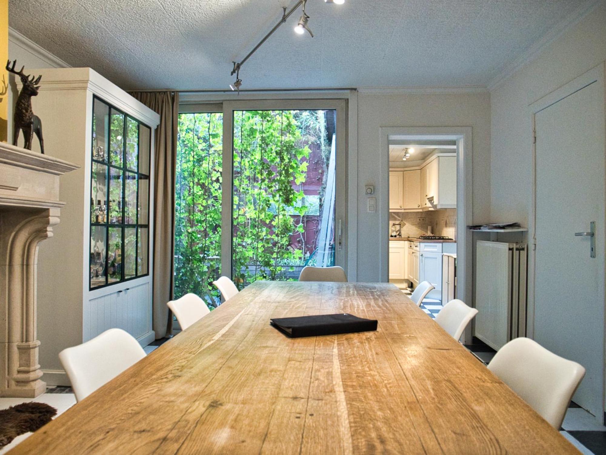 Central Bruges Home with 4 Ensuites
