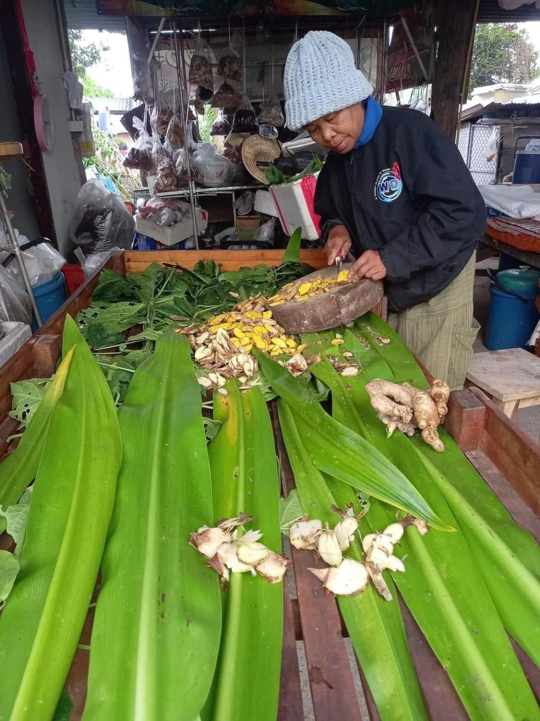 Khoom Kam Kaew
