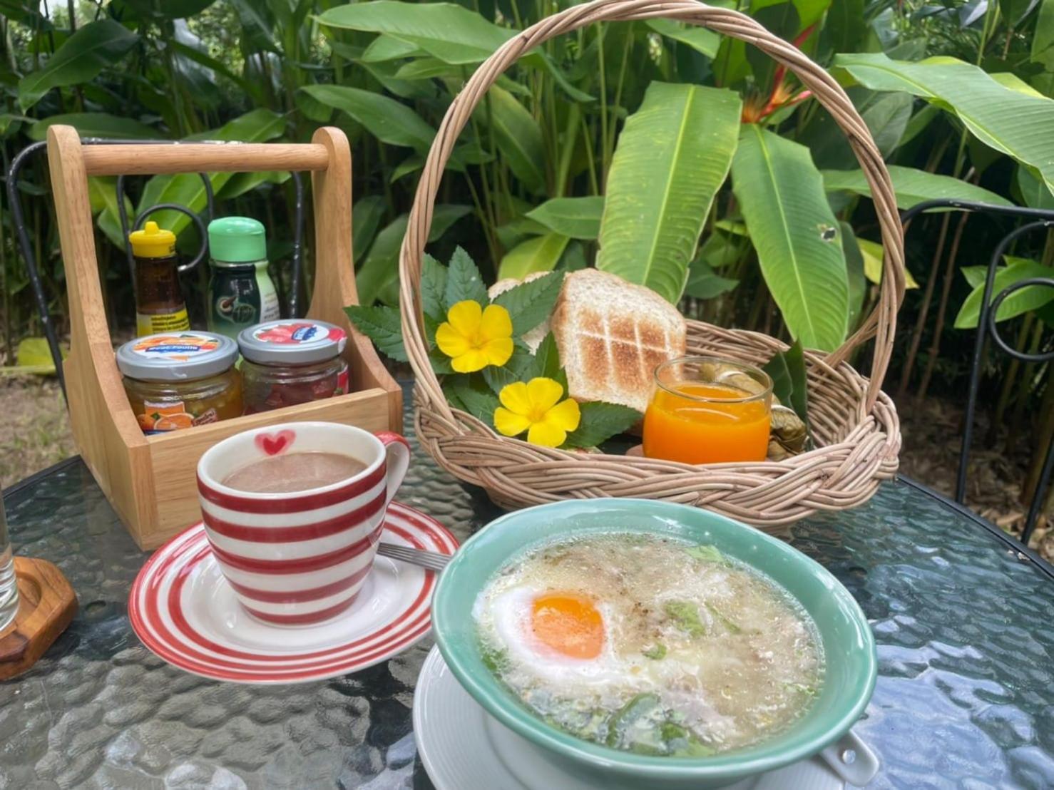Khoom Kam Kaew