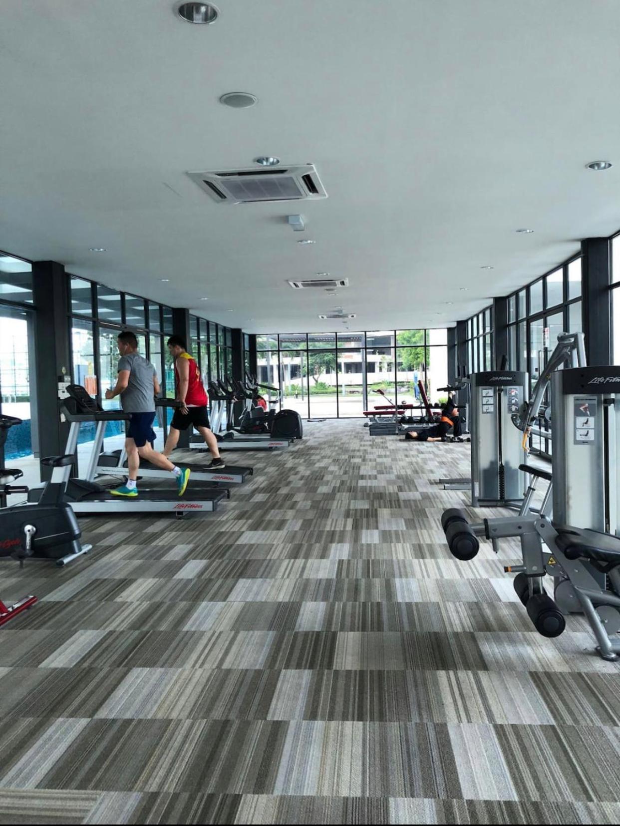 6Pax Suites Setia City Convention Trefoil Shah Alam SiS Homestay
