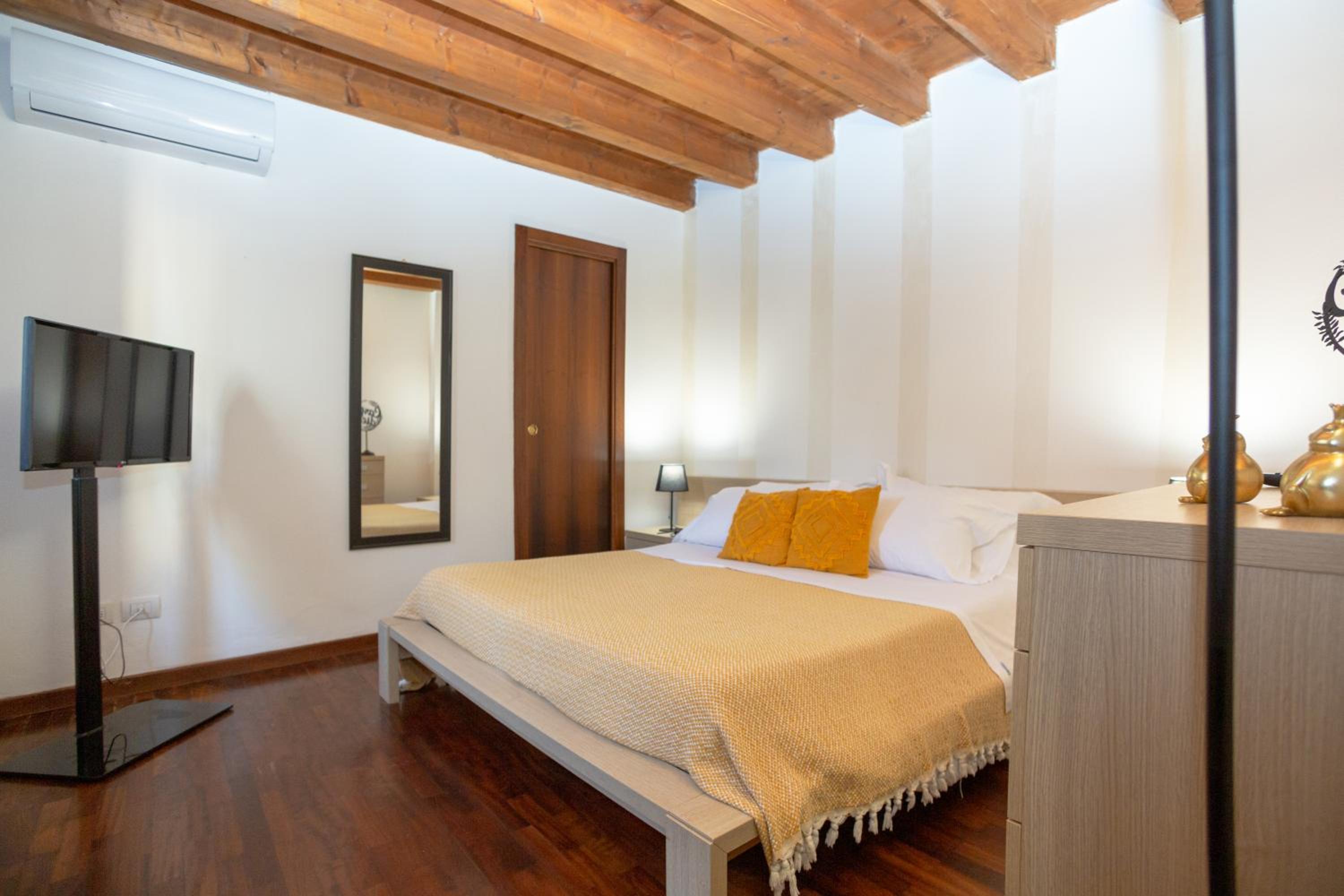 Giardino Giusti House & Court