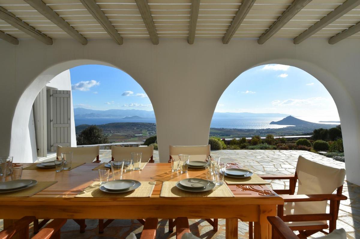 Villa Acqua · Gorgeous pool villa, stunning sea views, helipad! view 2