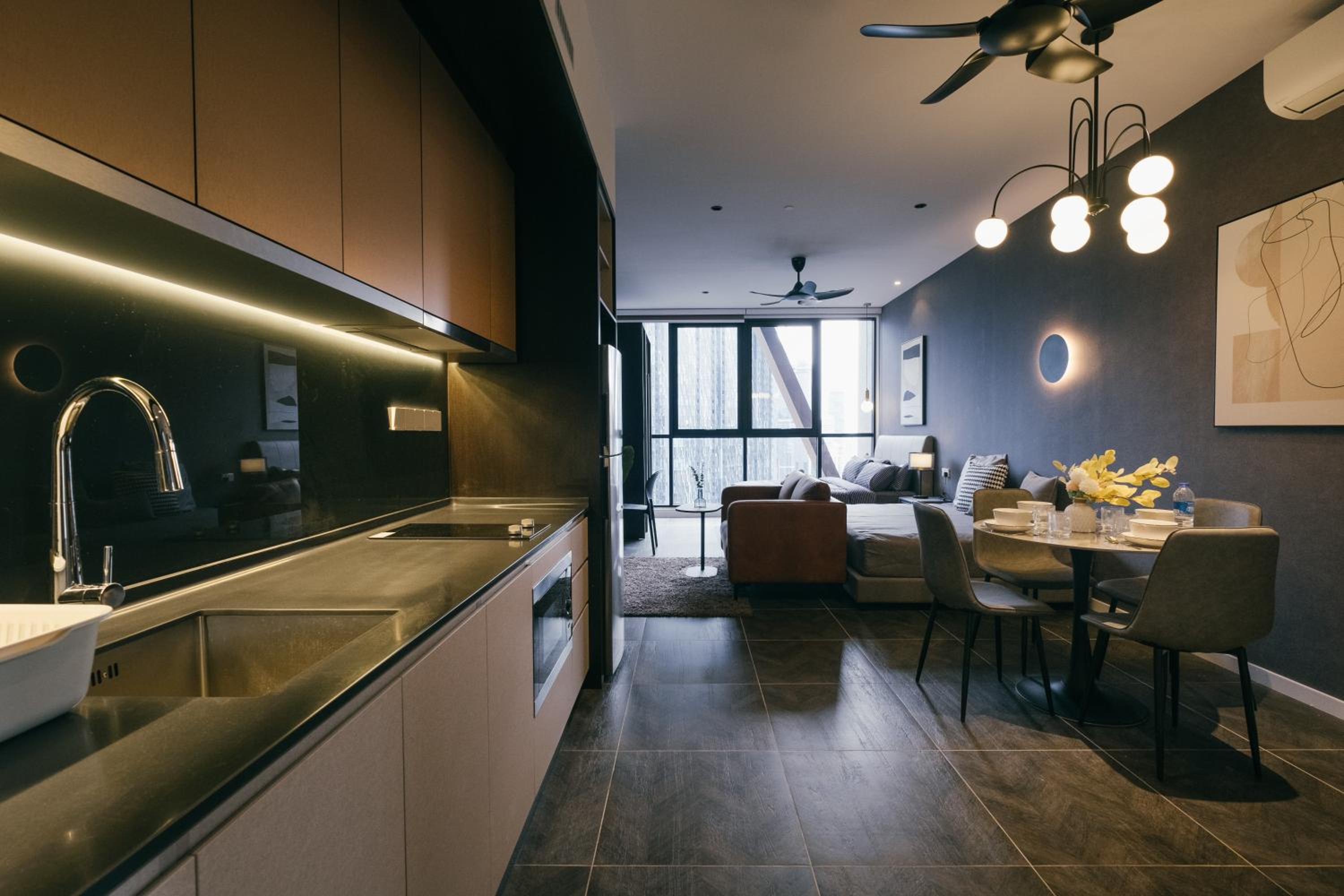 Scarletz KLCC Studio Suites 4 pax Luxury Modern Style WiFi 100Mbps