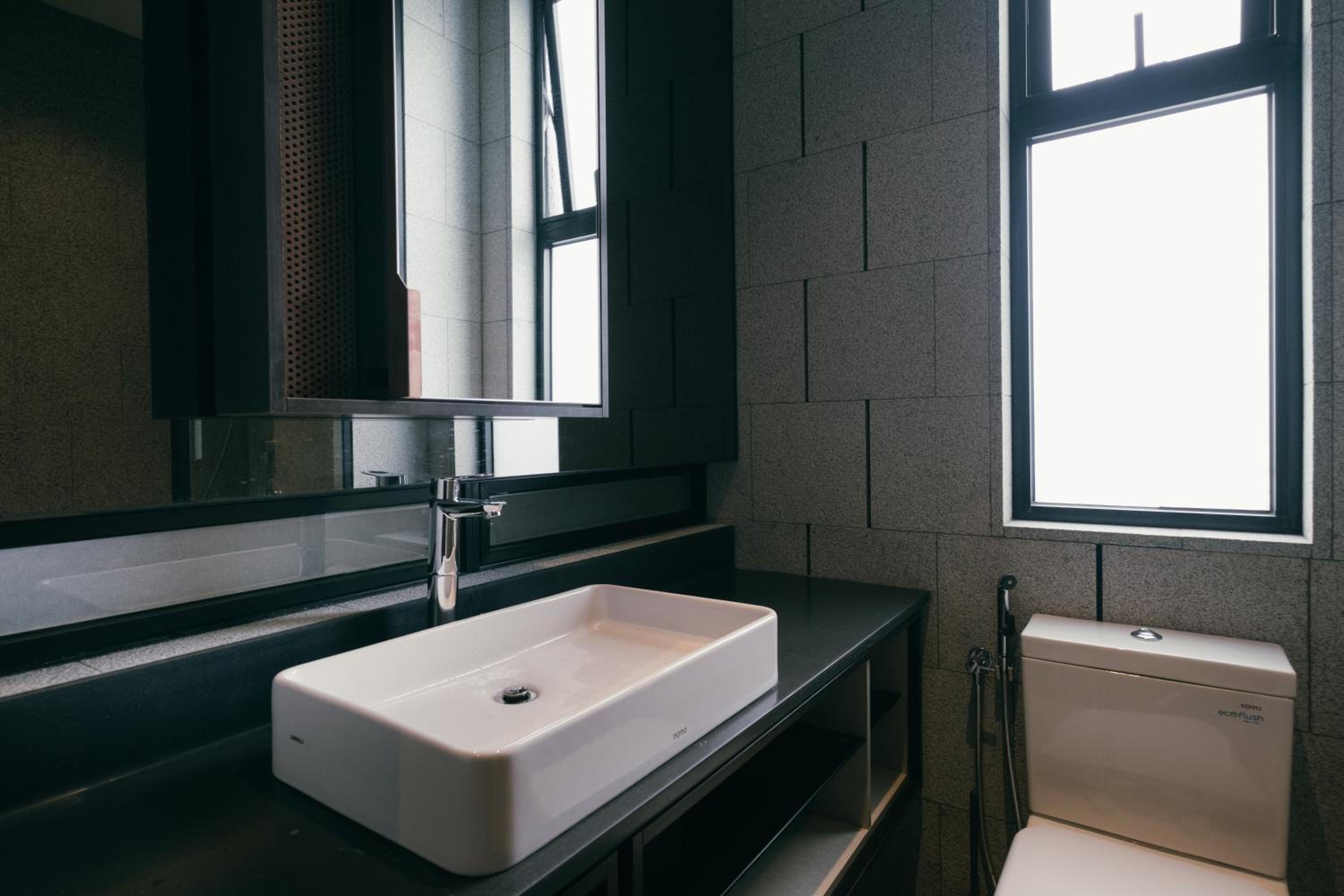 Scarletz KLCC Studio Suites 4 pax Luxury Modern Style WiFi 100Mbps