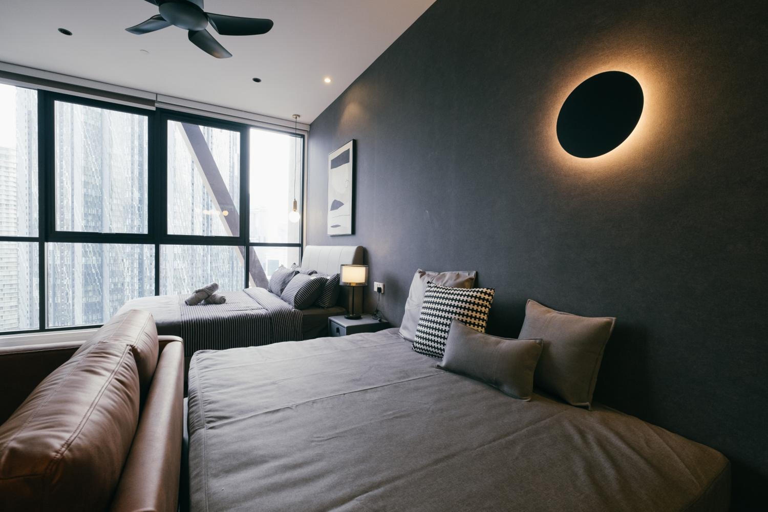 Scarletz KLCC Studio Suites 4 pax Luxury Modern Style WiFi 100Mbps