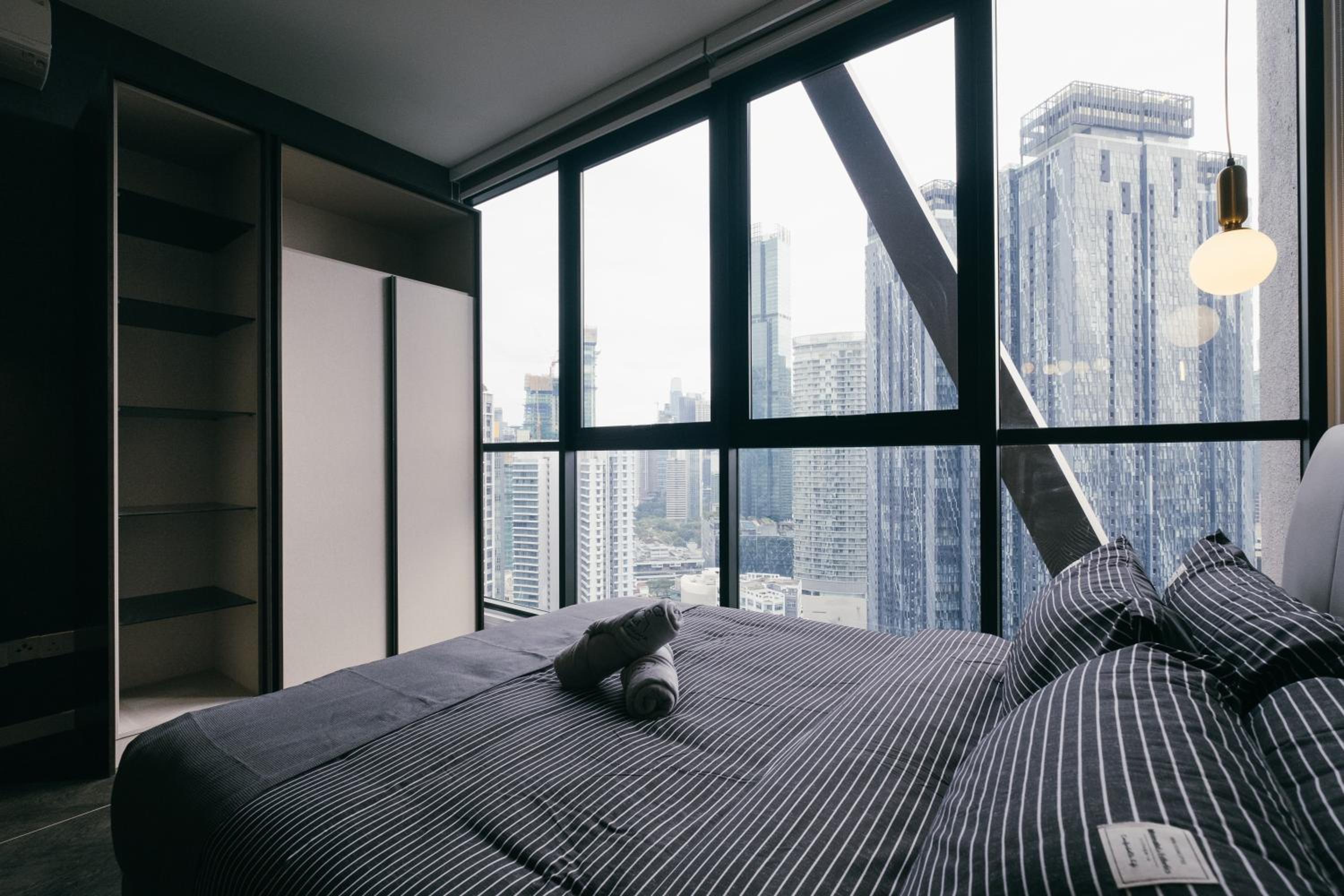 Scarletz KLCC Studio Suites 4 pax Luxury Modern Style WiFi 100Mbps