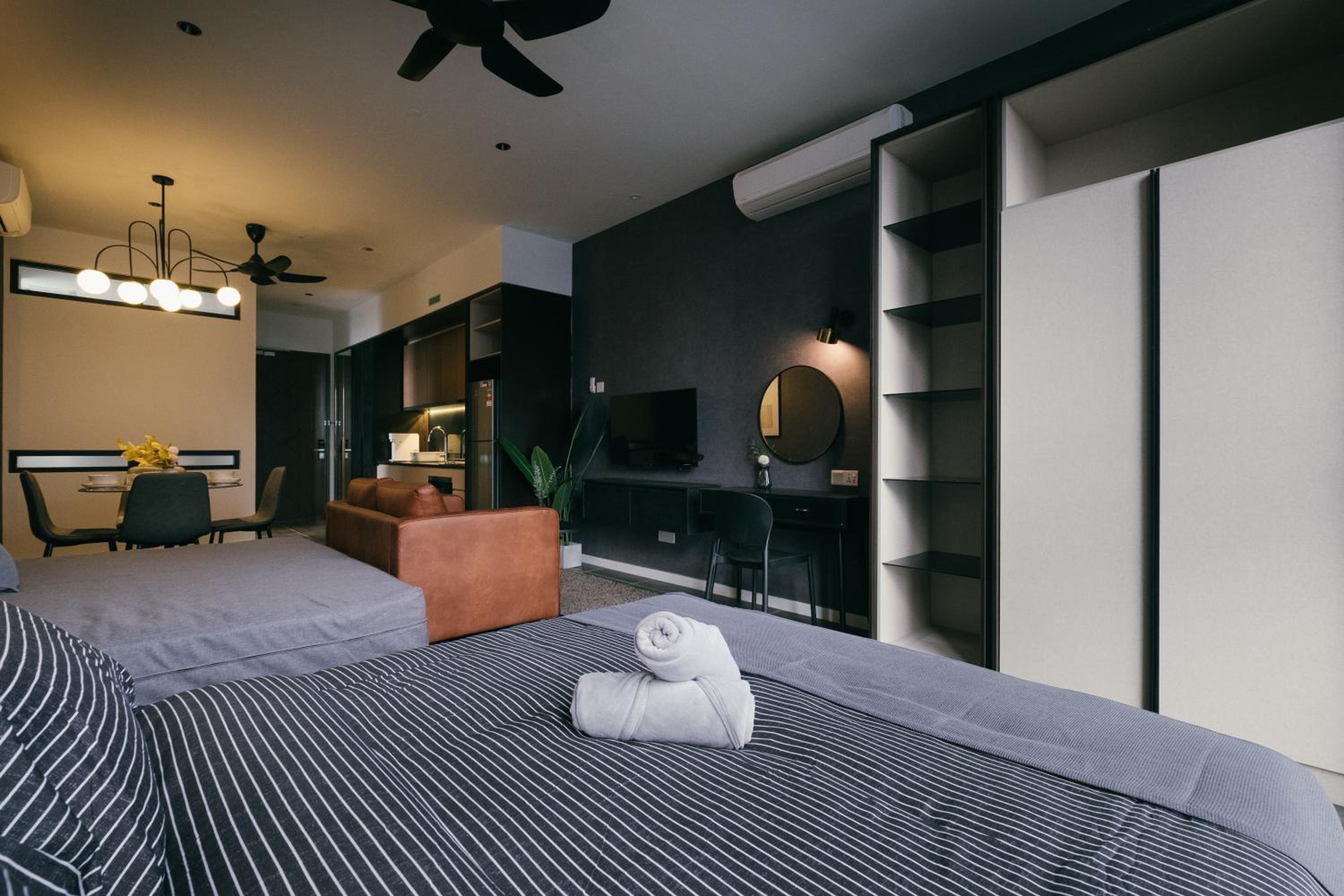 Scarletz KLCC Studio Suites 4 pax Luxury Modern Style WiFi 100Mbps
