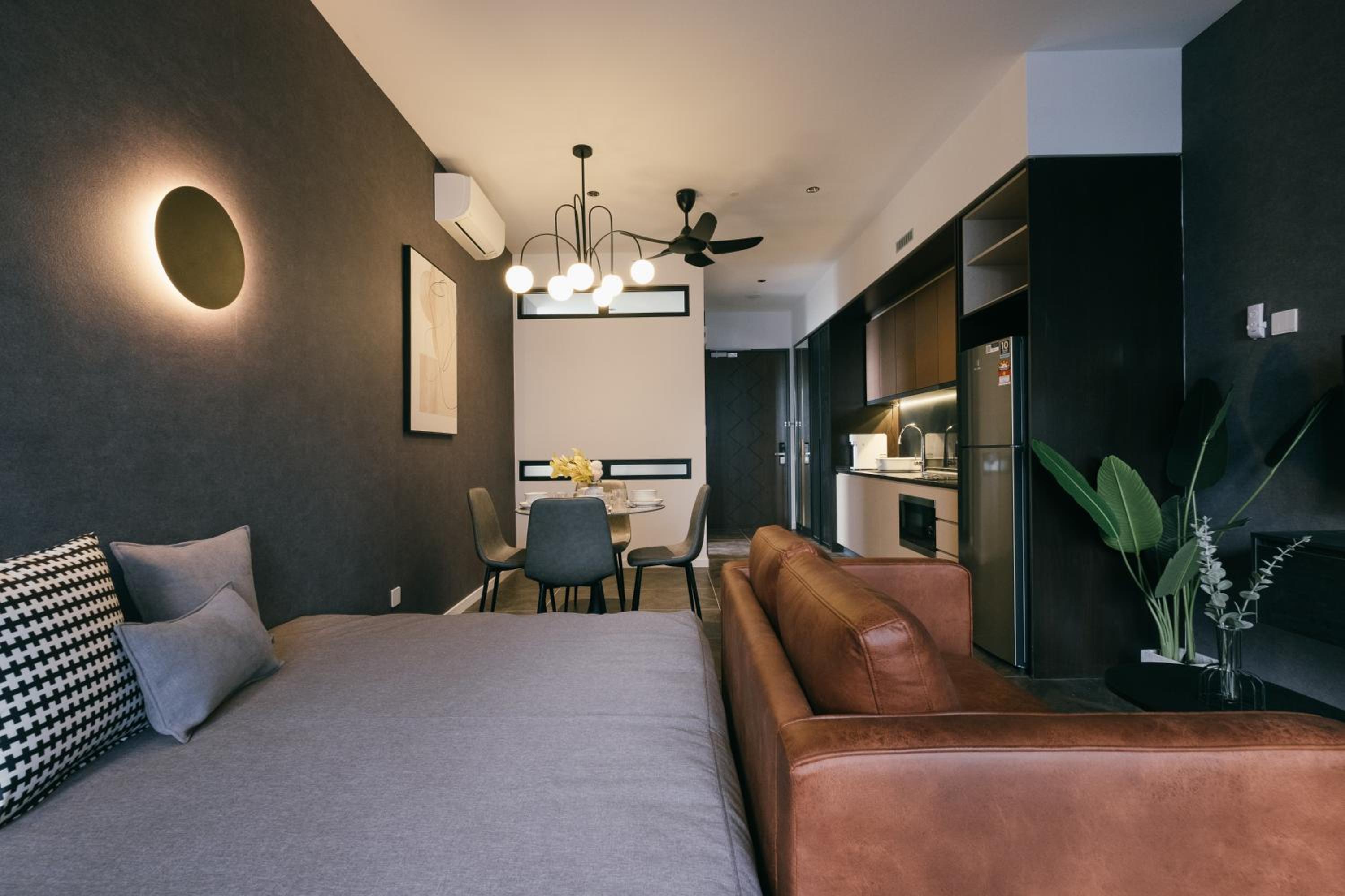 Scarletz KLCC Studio Suites 4 pax Luxury Modern Style WiFi 100Mbps