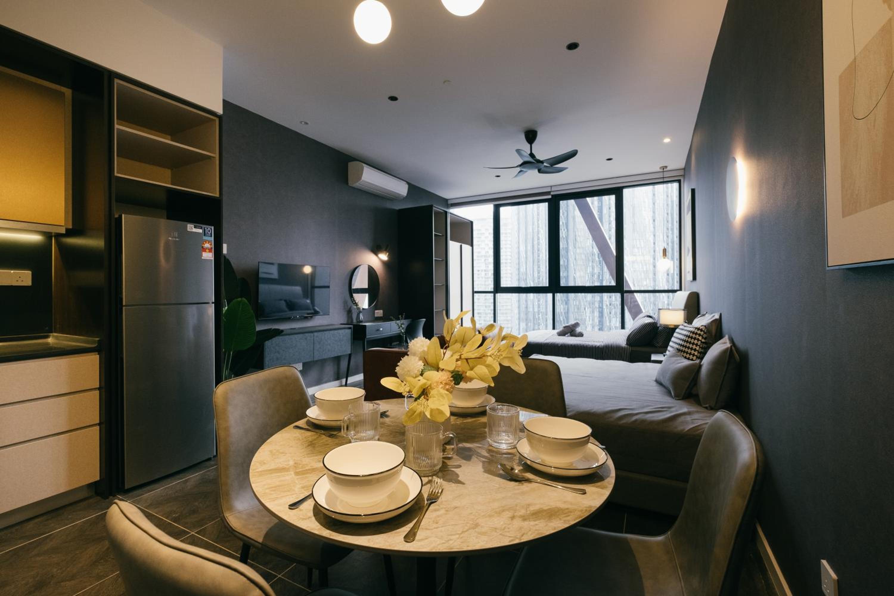 Scarletz KLCC Studio Suites 4 pax Luxury Modern Style WiFi 100Mbps