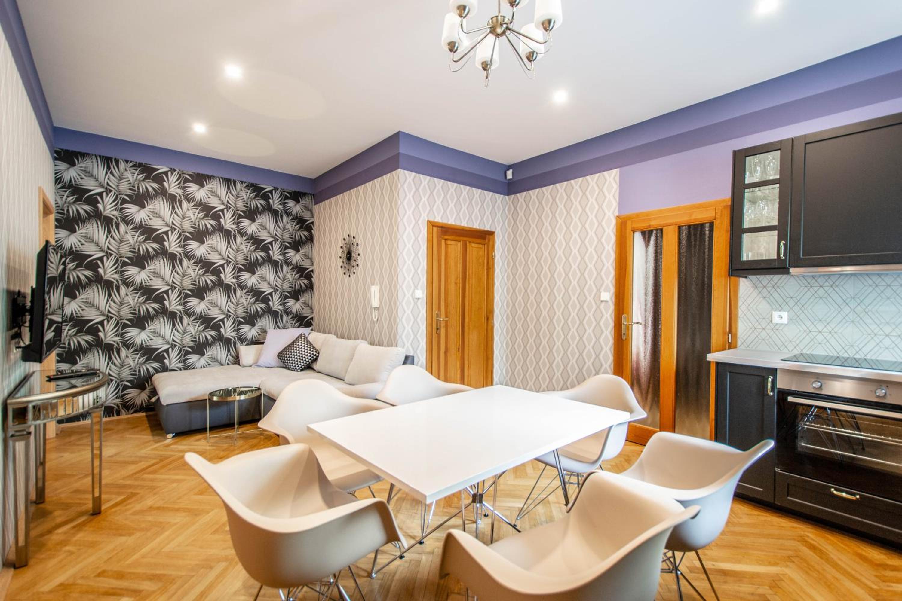 Hotel National Museum 3BDR Golden Stork Spot - Image 1