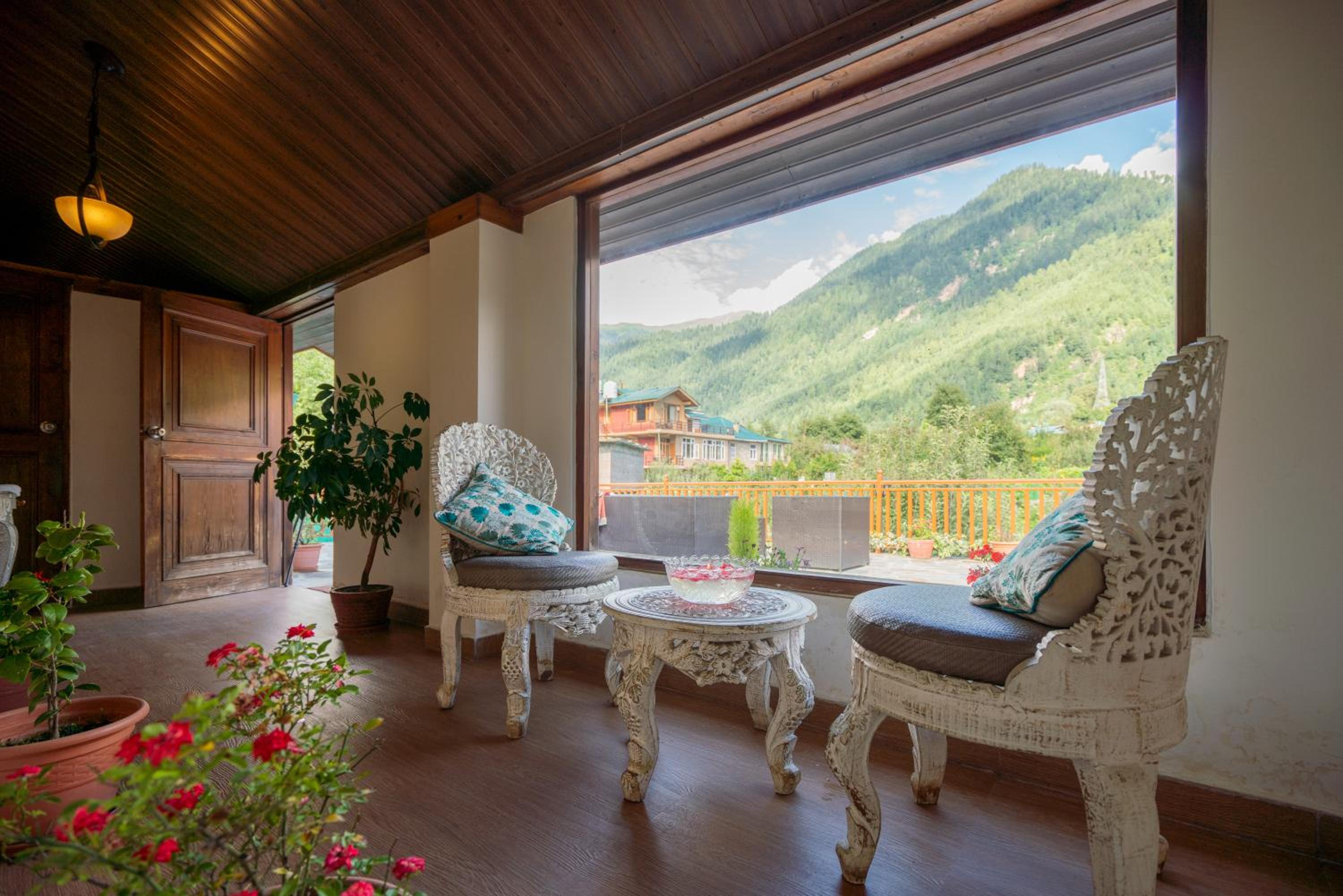 Larisa Resort Manali