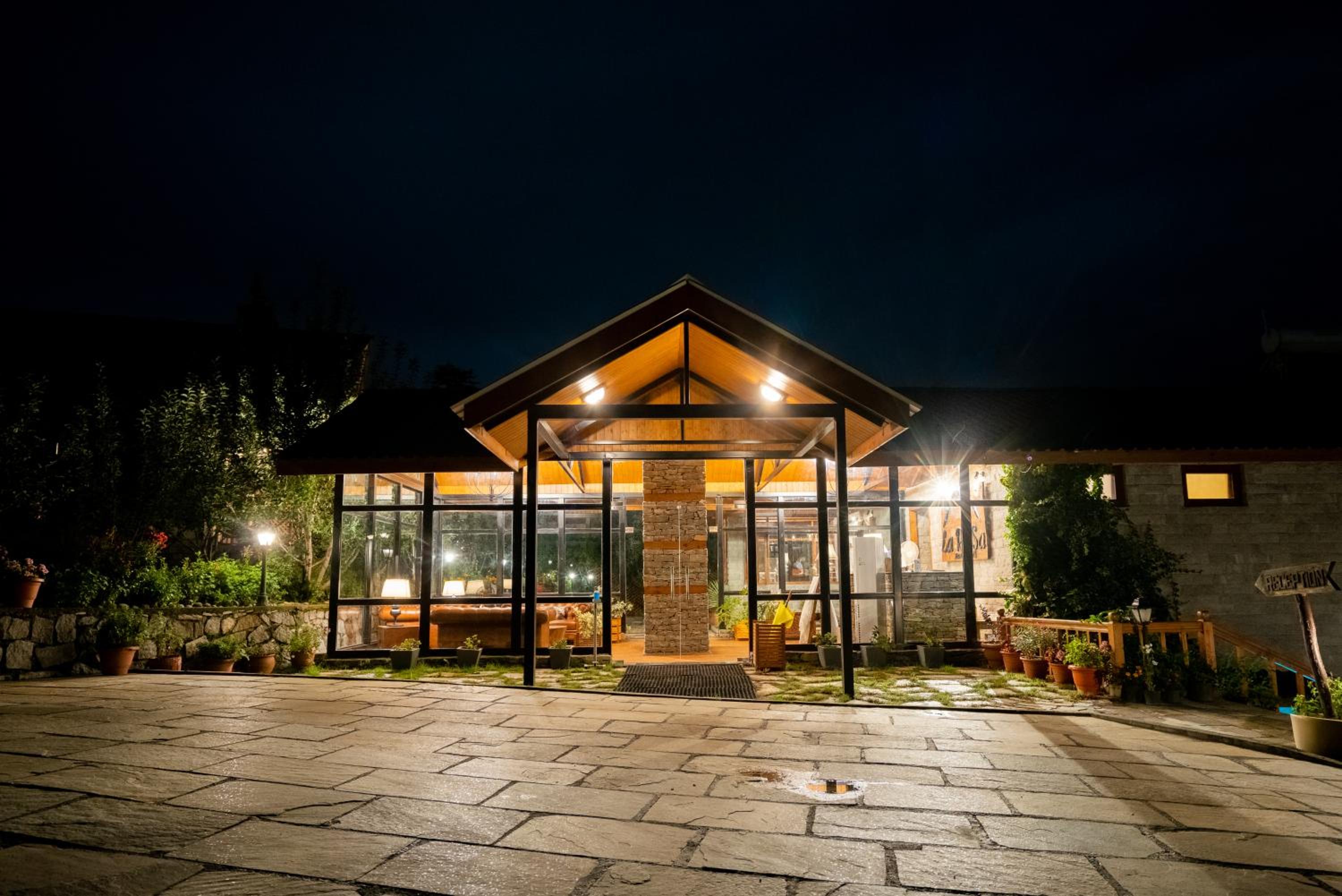 Larisa Resort Manali